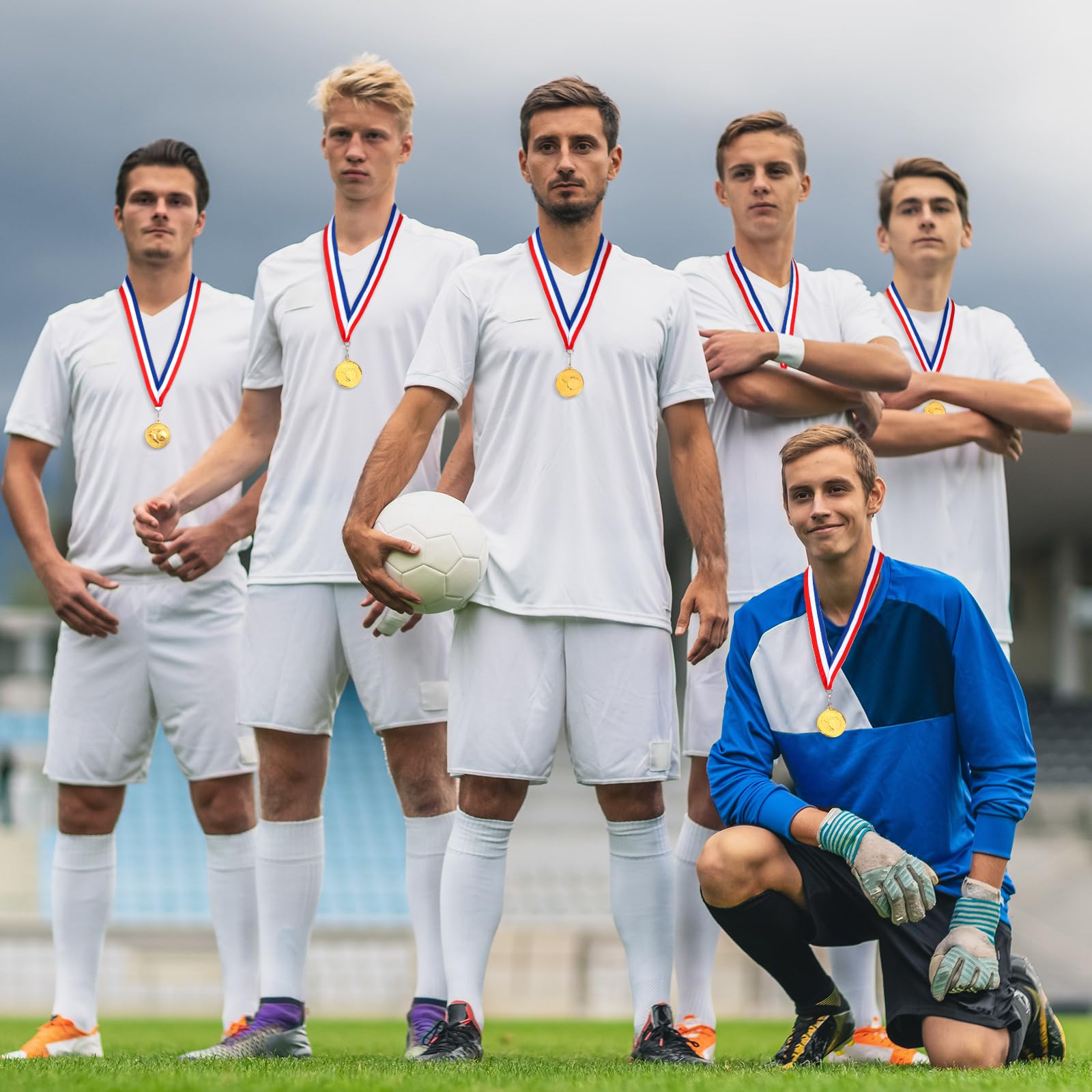Yinkin 30 medallas de premios de fútbol con cintas para el cuello, medallas de fútbol a granel para niños y adultos, juegos de fútbol deportivos, medallas de premios de oro, trofeo de fútbol, premio