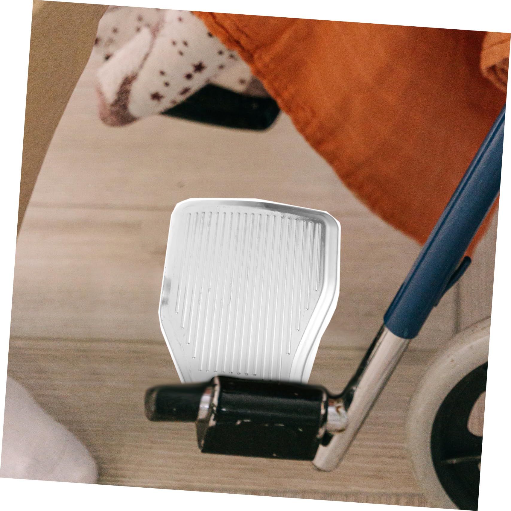 FOMIYES Reposapiés Pedal de Repuesto Silla de Ruedas para Aleación de Aluminio Ligera Diseño Ergonómico para Usuarios Movilidad Reducida en Extremidades Inferiores