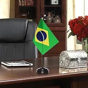 Conjunto de bandeiras de mesa de luxo do Brasil - Bandeira de mesa brasileira em miniatura de 15 x 10 cm com mastro sólido de 30 cm - Cor vívida e resistente ao desbotamento - Base preta e topo de