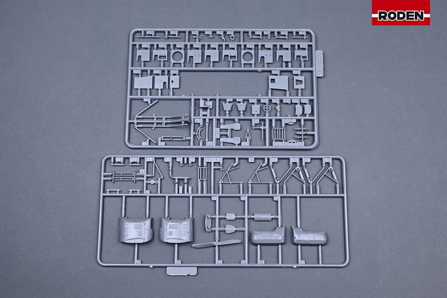 【中古】ローデン 1/72 ゴータG.II G.III 70007 プラモデル Amazon | ローデン 1/72 ゴータG.II G.III 70007 プラモデル