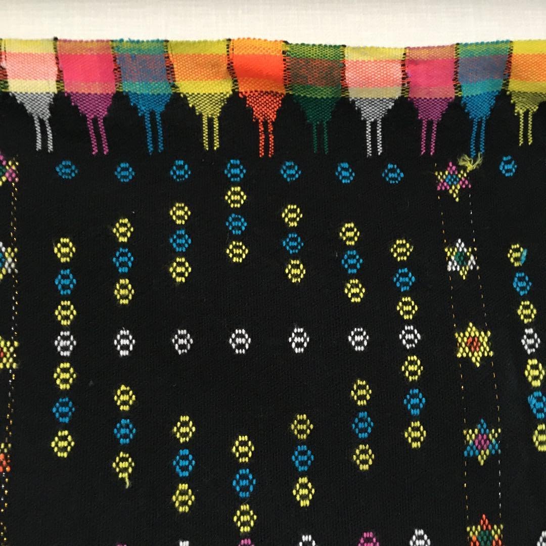 インドネシア フローレス島の伝統的な手織の腰巻き フローレス島