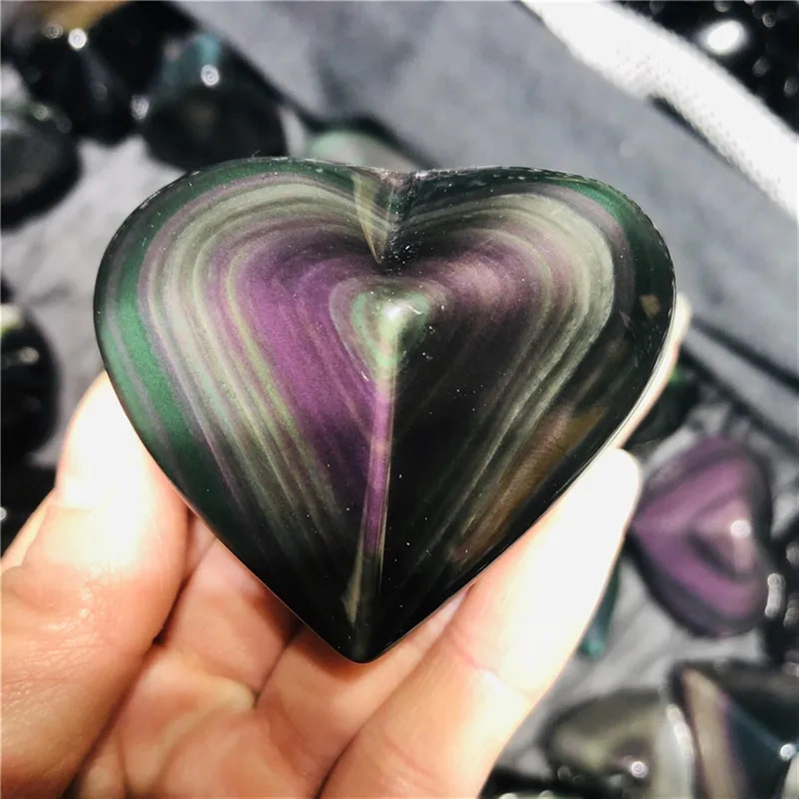 AUOQKQUT Crystal Rainbow Obsidian Cat's Eye Quartz Crystal Heart Stone Quartz Crystals and Specimens Decorative Gifts (Size : 240-260g)