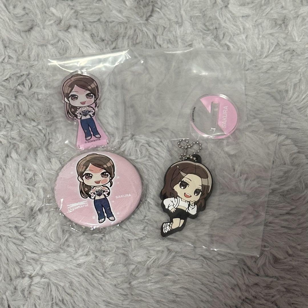 ルセラフィム アクスタ キーホルダー 缶バッチ Amazon.co.jp: ルセラフィム SAKURA ガチャ キーホルダー 缶