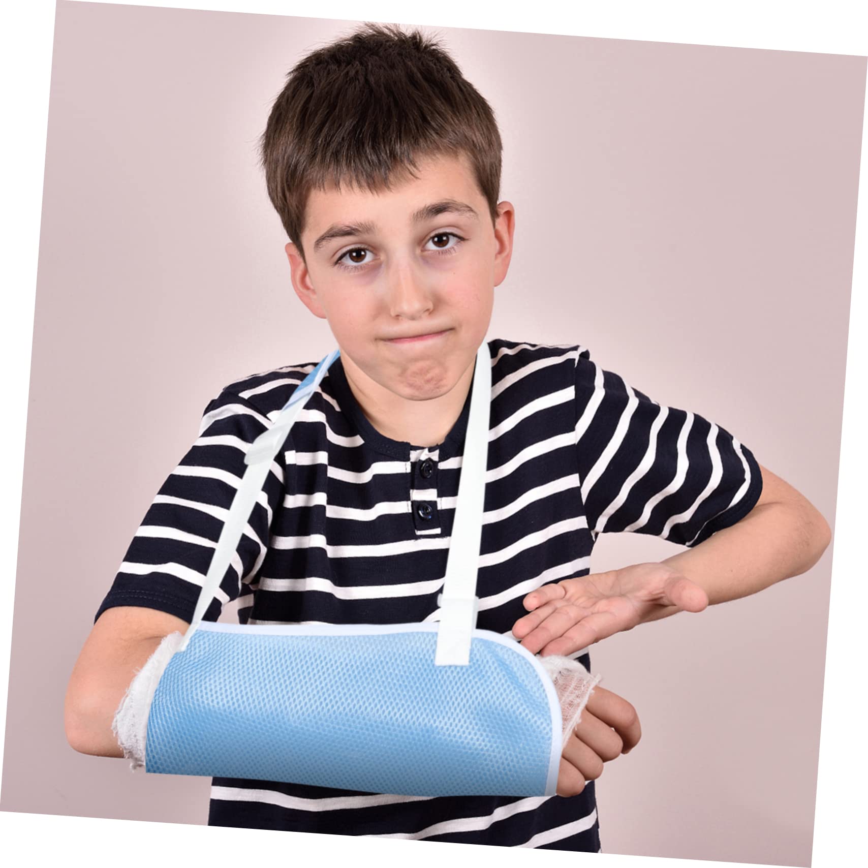 PRETYZOOM Arm Sling for Shoulder or Elbow Injury Boys and Girls Arm Sling Soft Material Comfortable and Adjustable for Quick Recovery