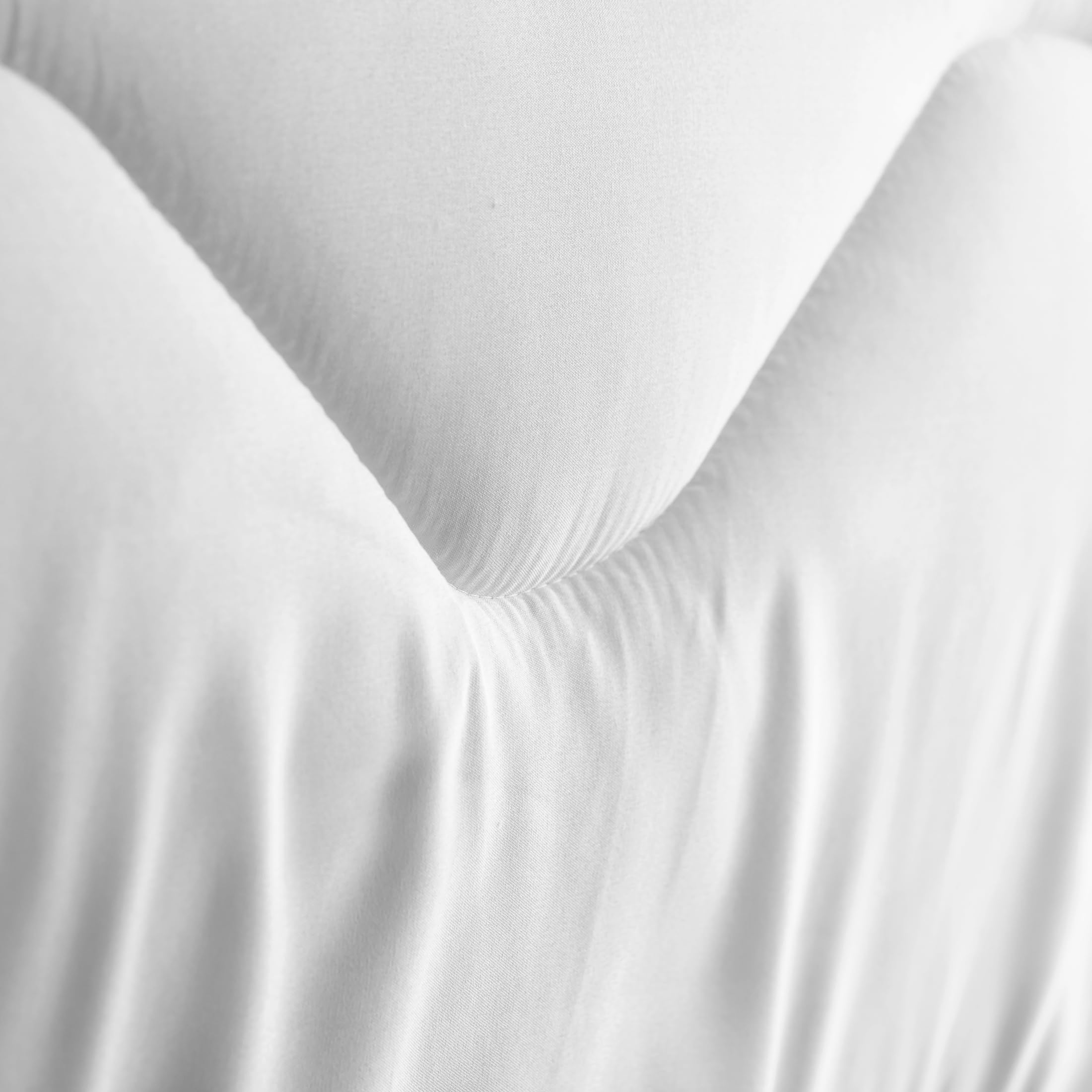 DecoKing Inez Couette Tempérée 200x220 cm pour lit 2 Personnes, Toutes Saisons Édredon Chaud hypoallergénique antiallergique, Couverture 100% Microfibre Öko Tex Standard
