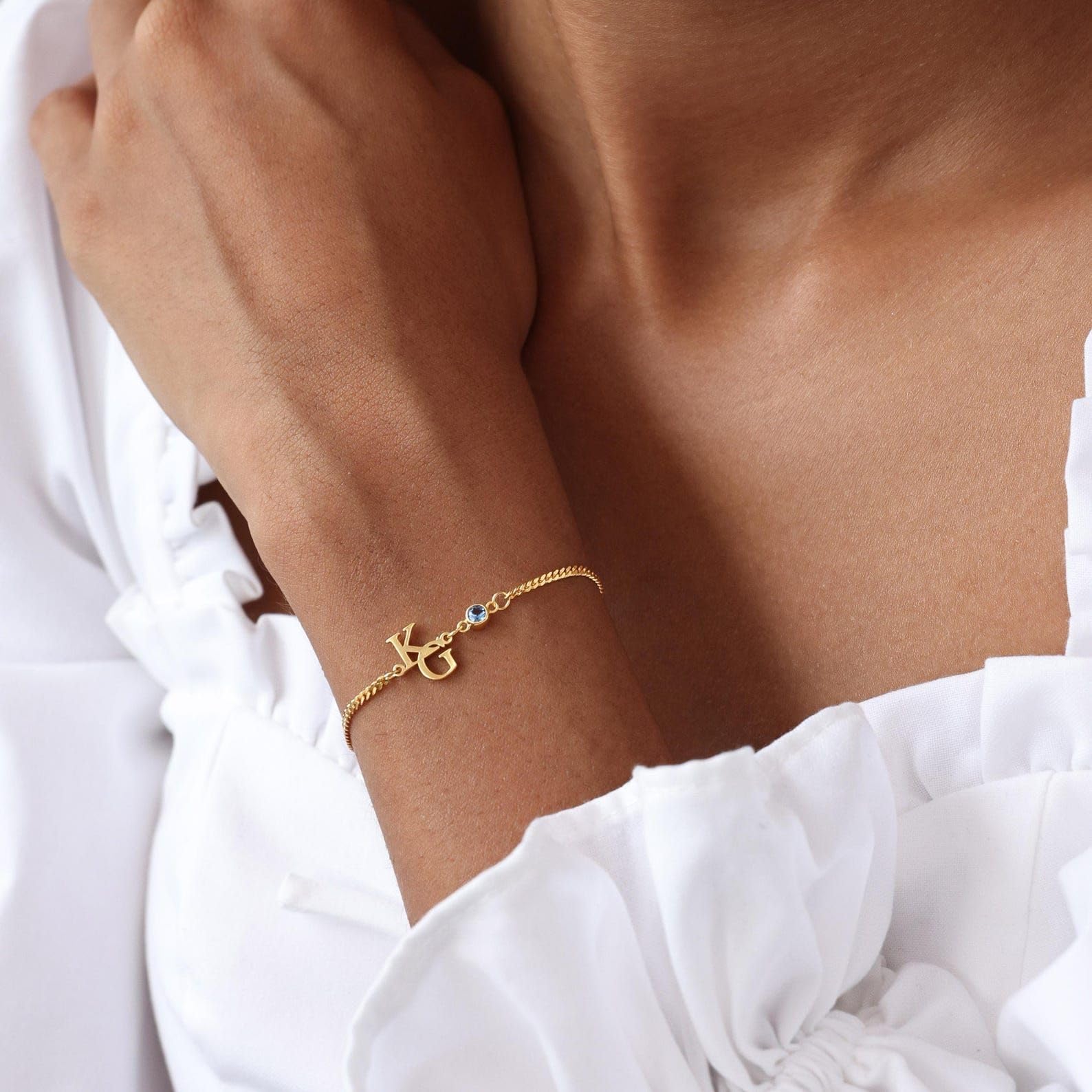 Pulsera con piedra de nacimiento y inicial en plata de ley 925