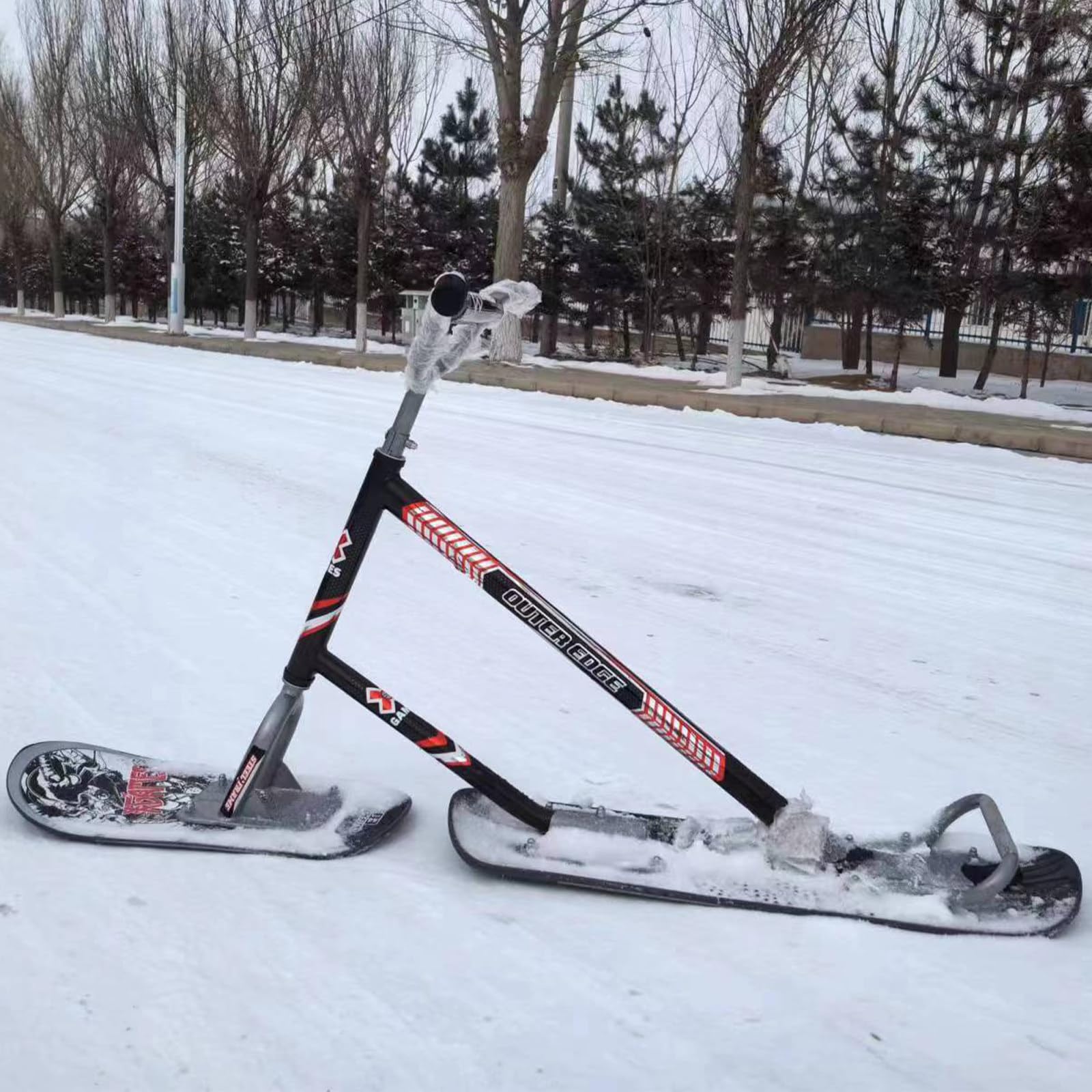 Monopattino Da Neve Per Adulti Adatto A Tutti I Terreni:Sterzo Agile A 360°,Telaio In Alluminio Rinforzato Con Doppie Lame,Supporta Fino A 150 kg,Per Piste Battute E Neve Farinosa Black
