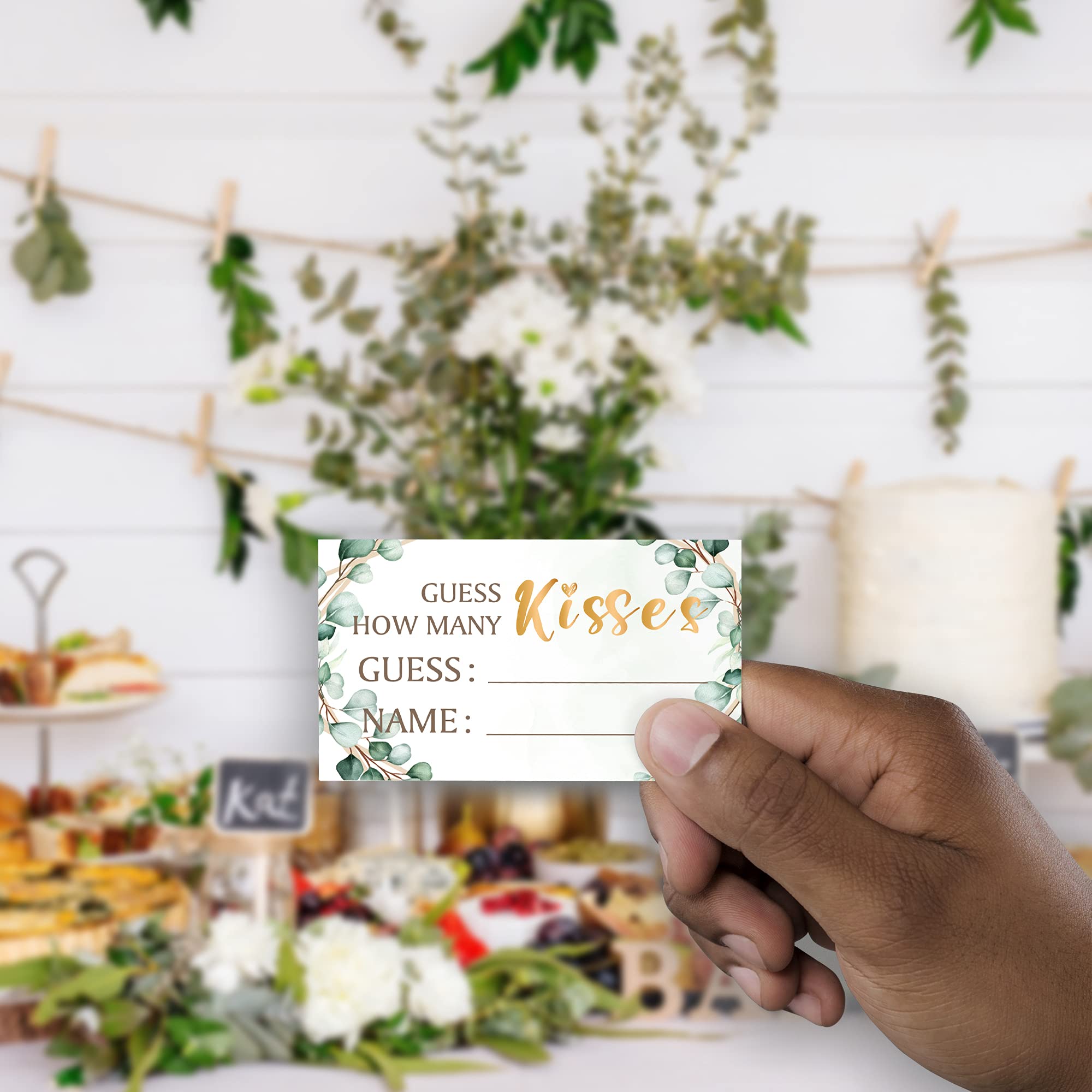 Kit de tarjetas de juego de despedida de soltera (1 letrero de pie + 50 tarjetas de adivinanzas), color dorado verde, adivina cuántos besos para la señora pronto, fiesta de tribu nupcial - RH15