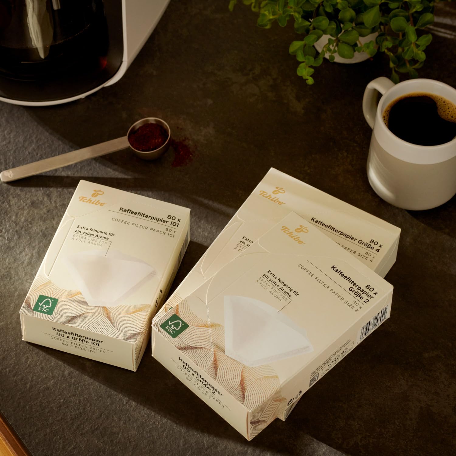 Tchibo Kaffeefilter Größe 4 Großpackung 1440 Stück - Premium Qualitätspapier Filtertüten 18x80, nachhaltig, aromatisch, kompostierbar & umweltschonend, weiß