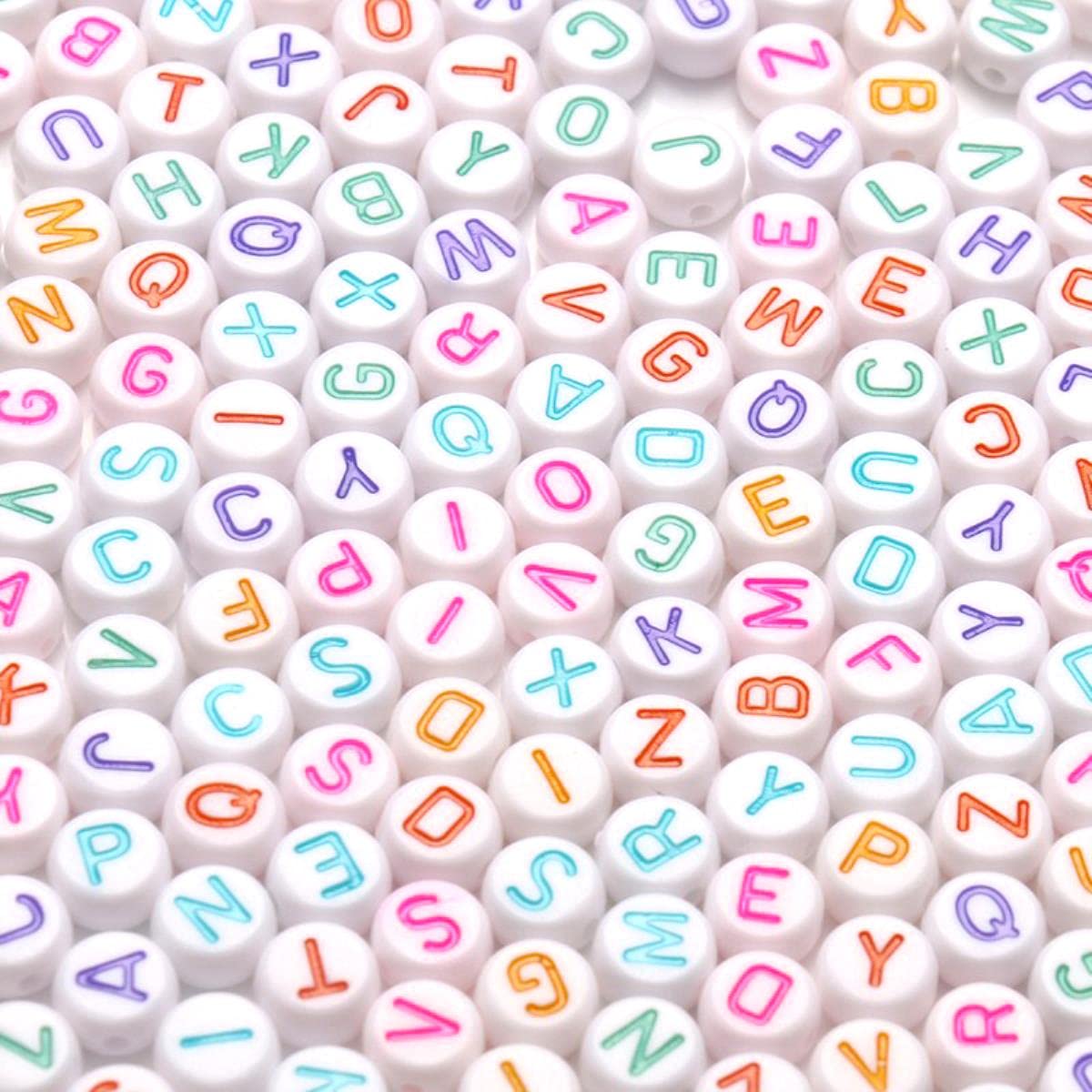 Cheriswelry Lot de 1 200 perles 7 mm en acrylique avec lettres de l'alphabet de A à Z - Transparentes - Forme ronde et plate - Pour la fabrication de