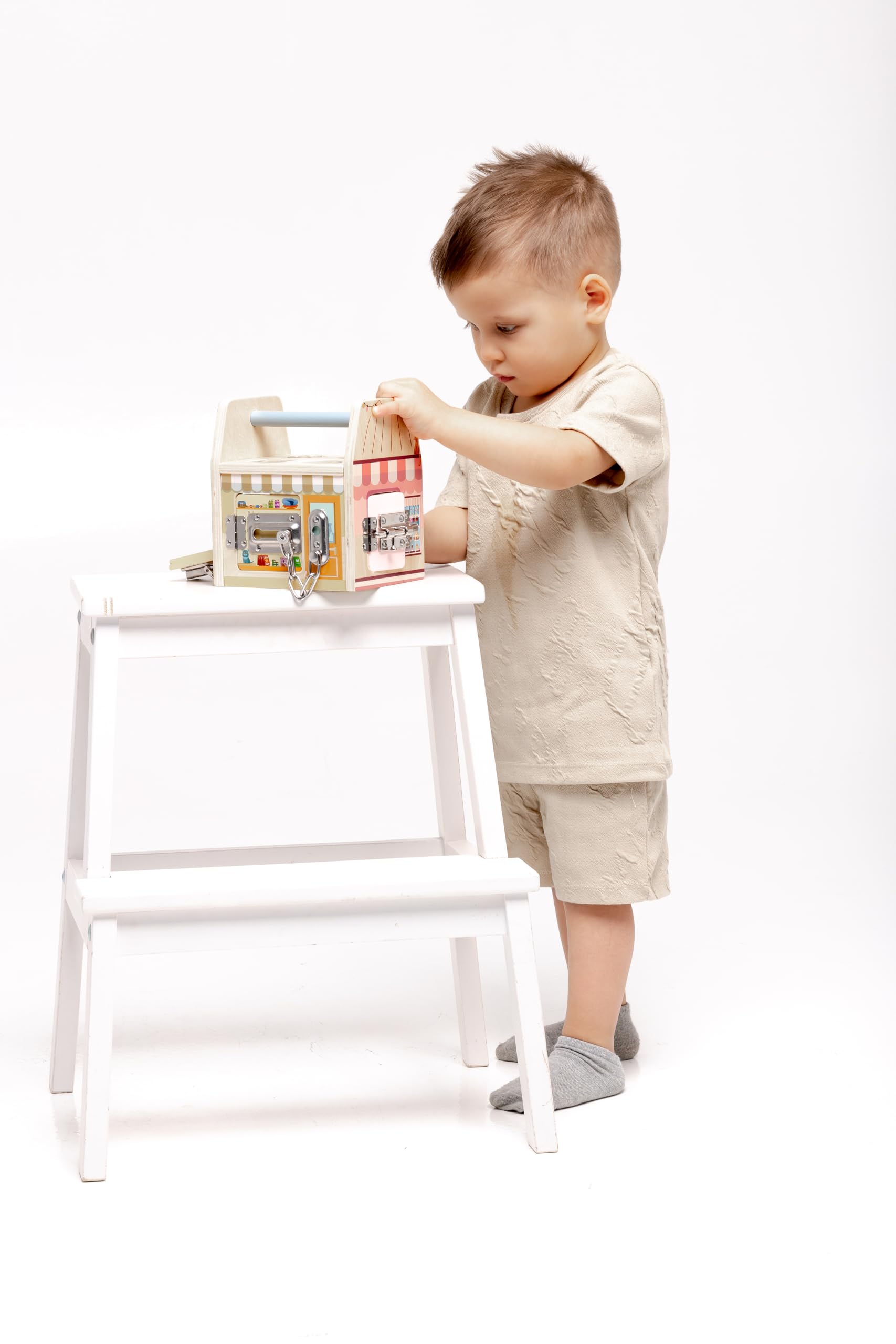 Gerado's Toys GT61243 - Casa de Madera (Juguete para niños, Dimensiones 16 x 13 x 17 cm, promueve la motricidad y la Creatividad, fortalece la coordinación Mano-Ojo)