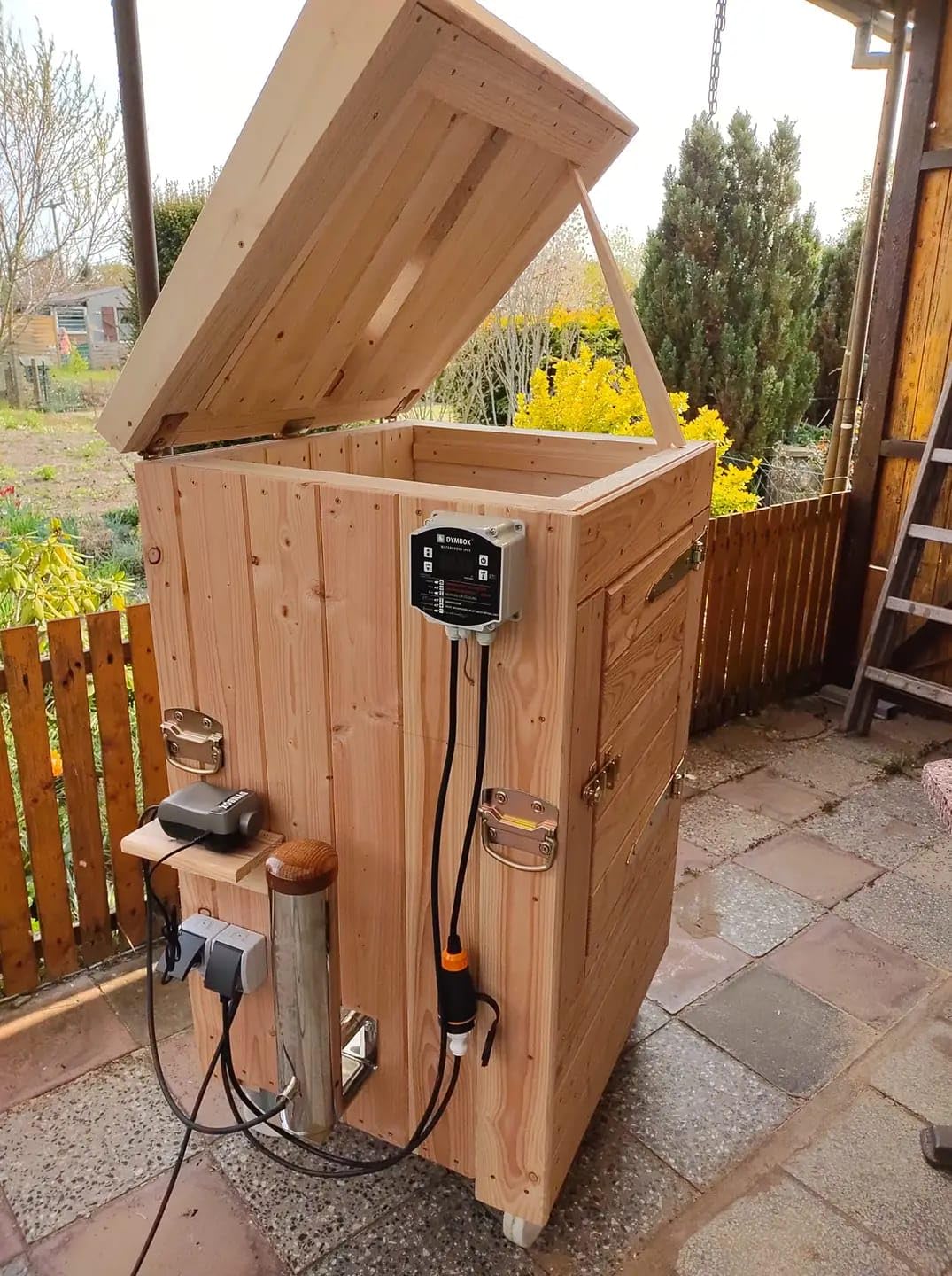 KOMPLET DO WĘDZARNI - GENERATOR DYMU 2,3 L Z POPIELNIKIEM I DEFLEKTOR Z GRZAŁKĄ 2,9 kW ORAZ TERMOREGULATOR 4,5 kW