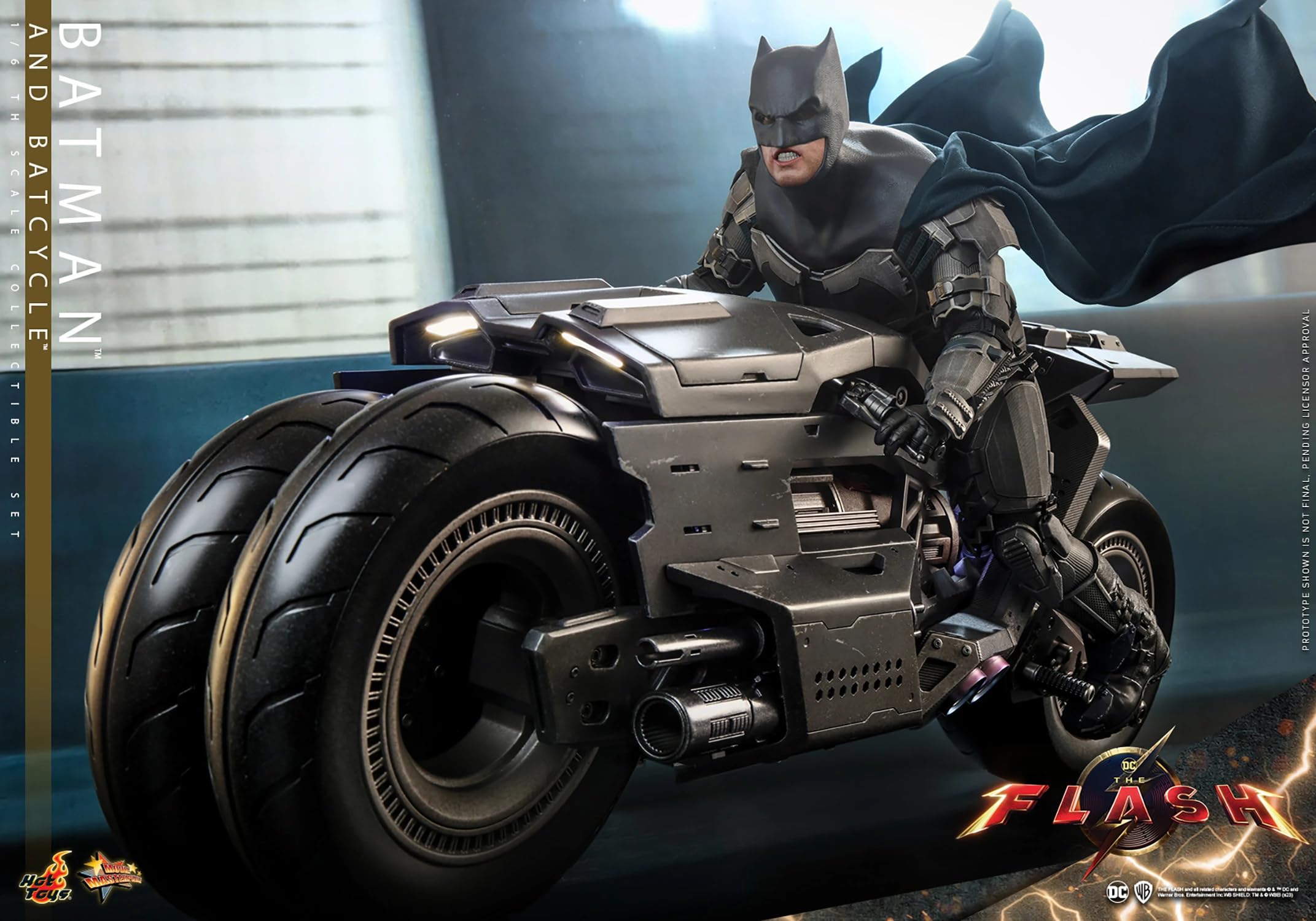 Amazon.com: Hot Toys DC The Flash (2023) Batman and Batcycle 1/6
