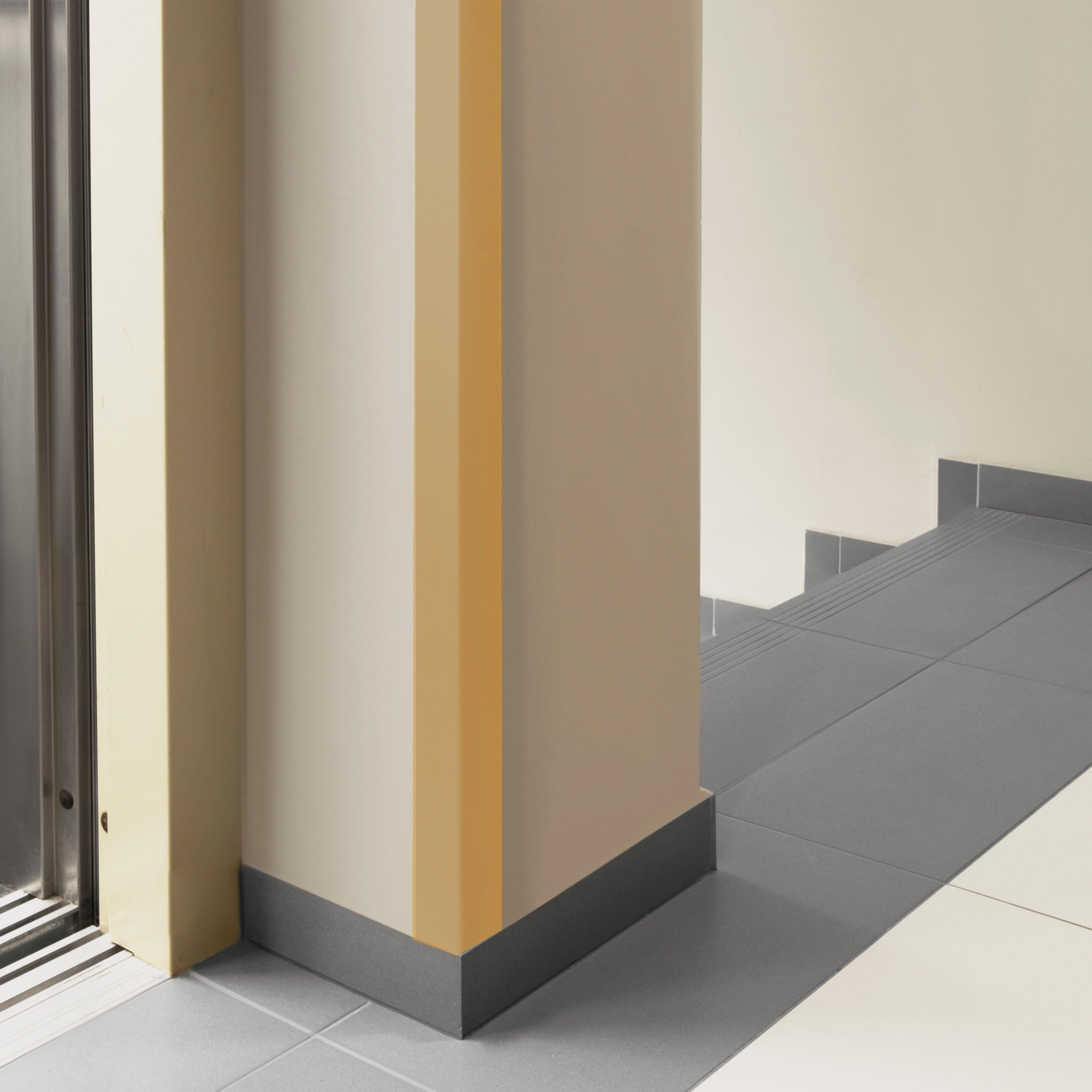 Cornière PVC Rigide Autoadhésive QUEST - Protection D'Angles 50x50mm, 150cm, Doré