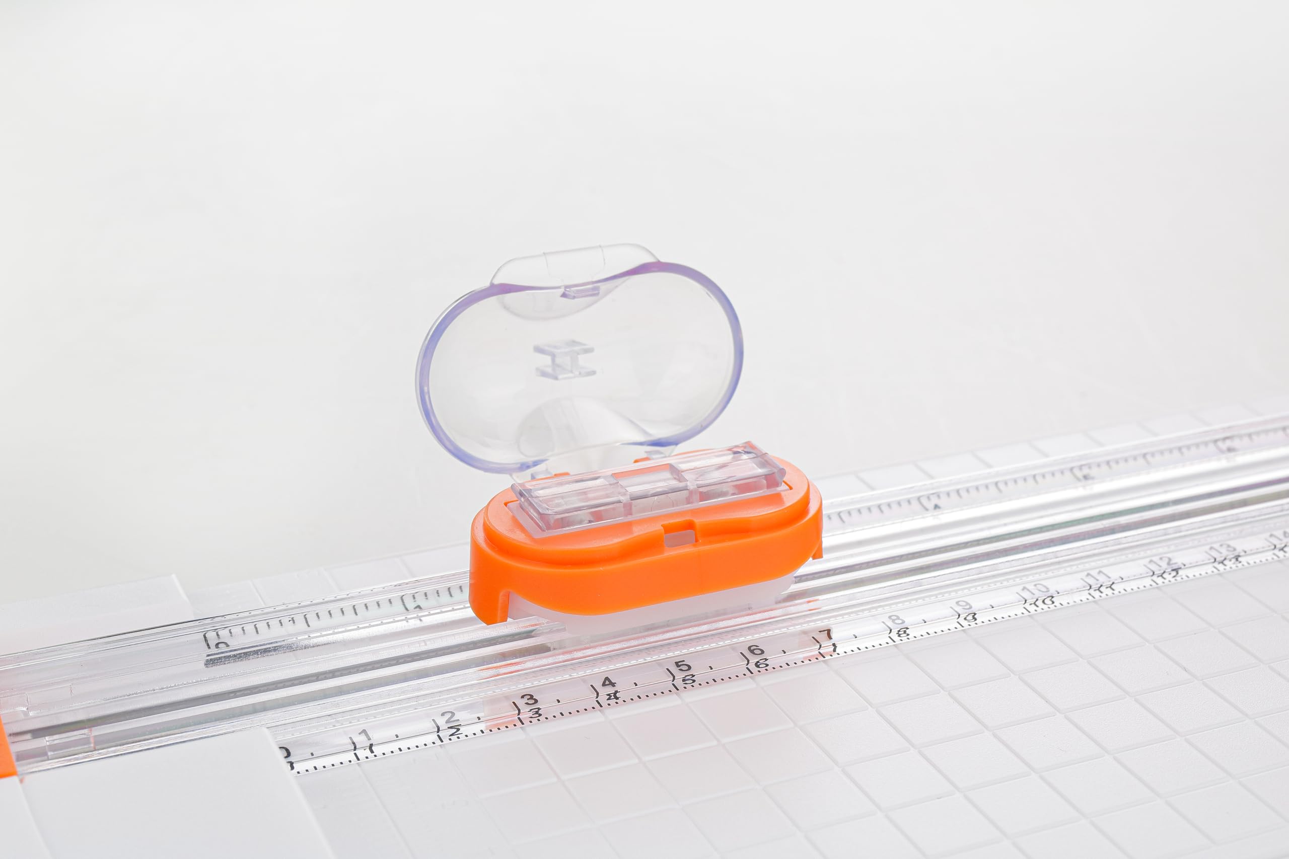 Peach 3 in 1 Rollenschneider - 3 Schnittarten - bis A4 Format - bis 5 Blatt - PC200-10A