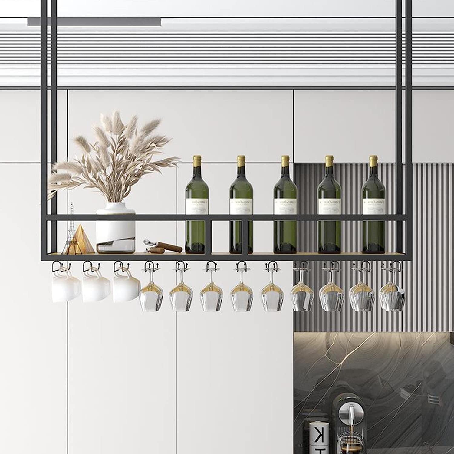 Porte-verres à vin suspendu de plafond pour créer un espace bar convivial
