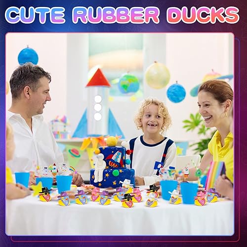 Miniatura 6 de Hanaive Juego de 24 juegos de pato de goma de vaquero de Navidad, mini sombrero holográfico de discoteca, bufanda, gafas de sol de Navidad, juguetes