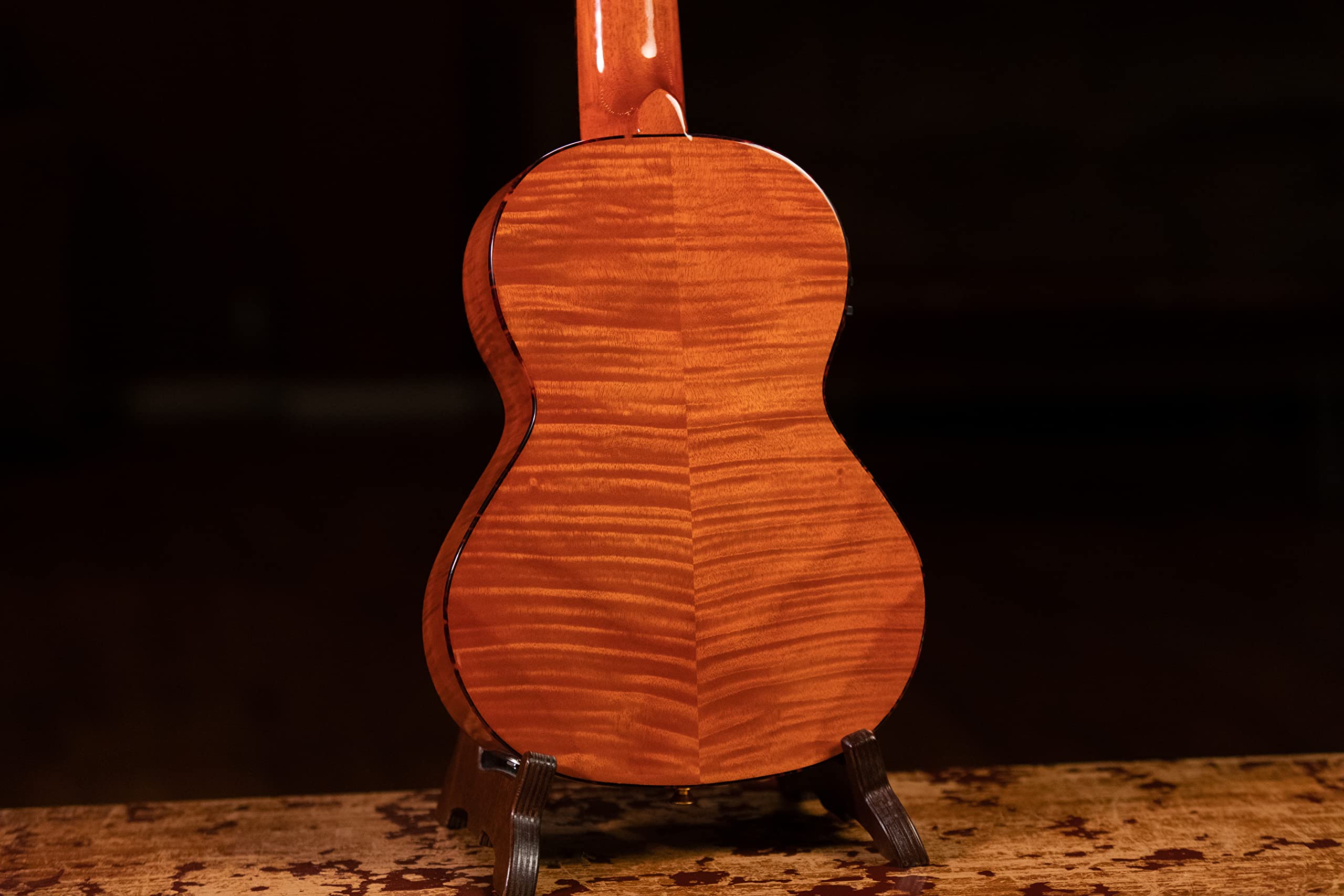 Ortega Guitars Reise Gitarre Elektro-Akustisch – Mini Travel Series – Geflammtes Mahagoni, Hochglanz Natur (RGLE18FMH)