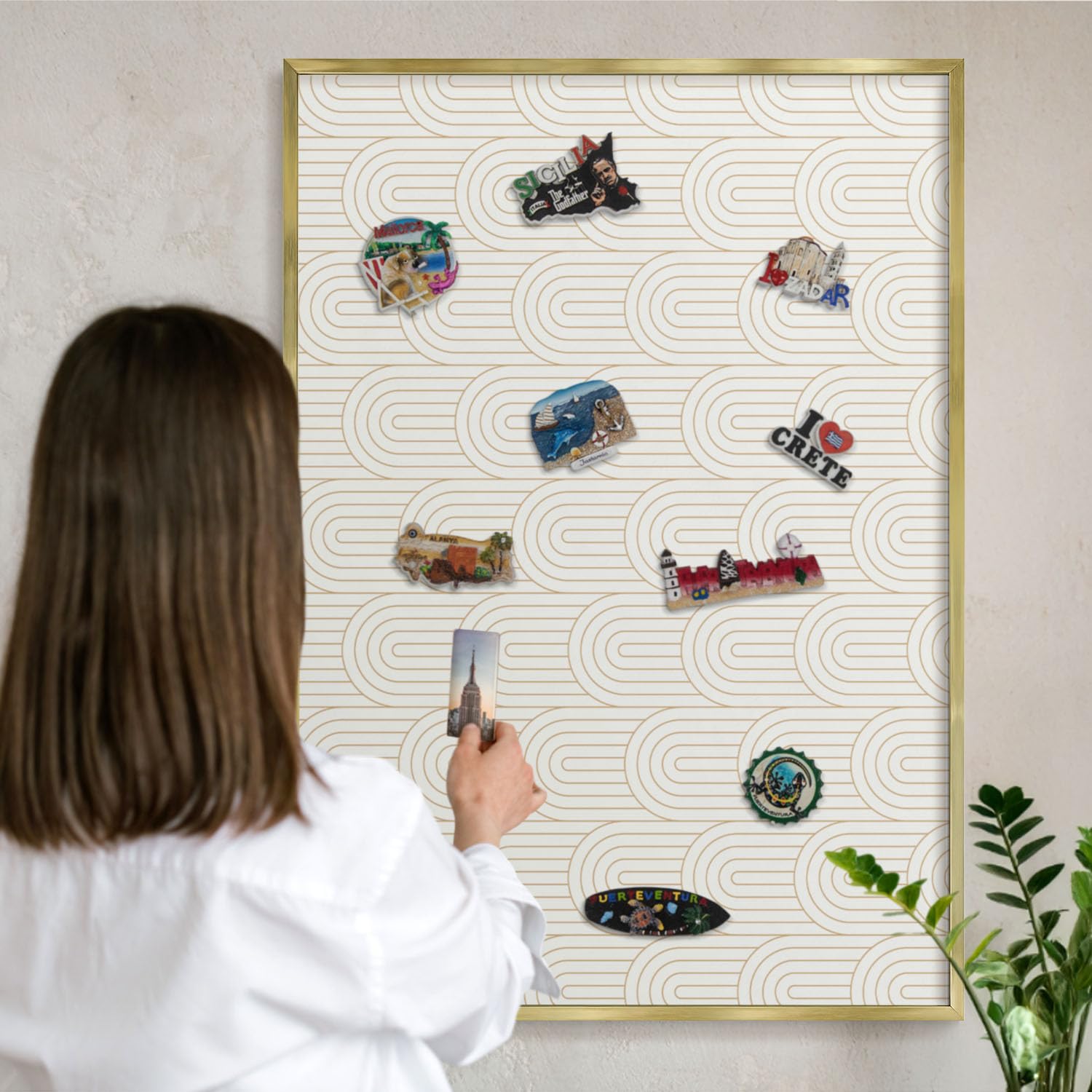 Magnetwand 100x70 cm | mit Goldenem Rahmen | Künstlerische Bögen | Einfache Montage | Magnetische Tafel | Für Büro und Homeoffice | Magnetboard | Für Notizen, Wochenplaner & Organisation