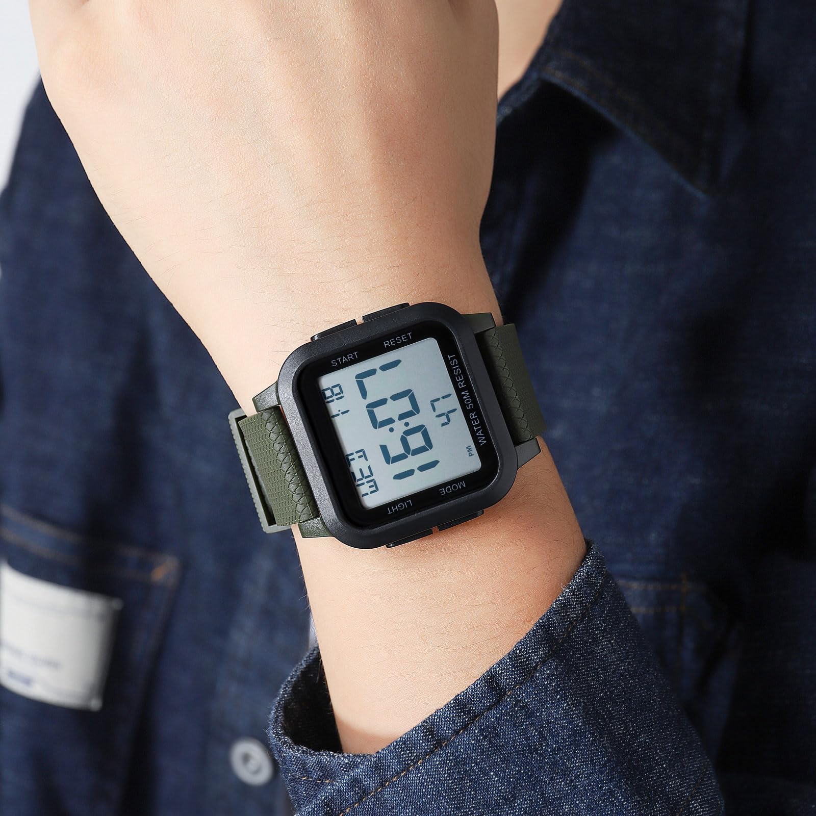 findtime Reloj digital unisex para hombre y mujer, esfera cuadrada, números grandes, LED, electrónico, resistente al agua, alarma, temporizador de cuenta regresiva, hora dual, cronómetro, 12/24 horas