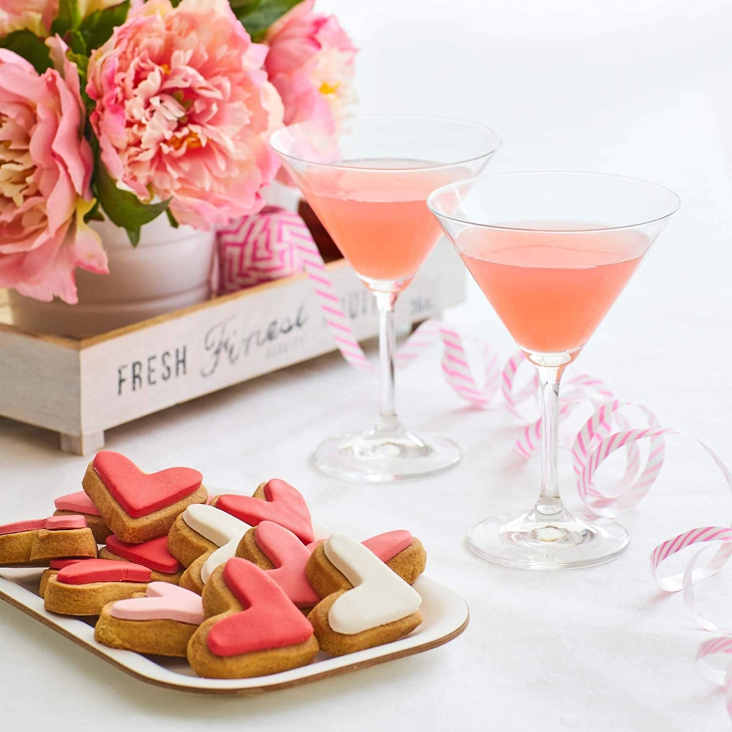 LAV Martini Glasses Set of 4 - Martini Cocktail Glass Set 6 oz - Cosmopolitan Glasses for Elegant Cocktails - Classic Cocktail Glasses with Chic Design for Home Parties - Image 3