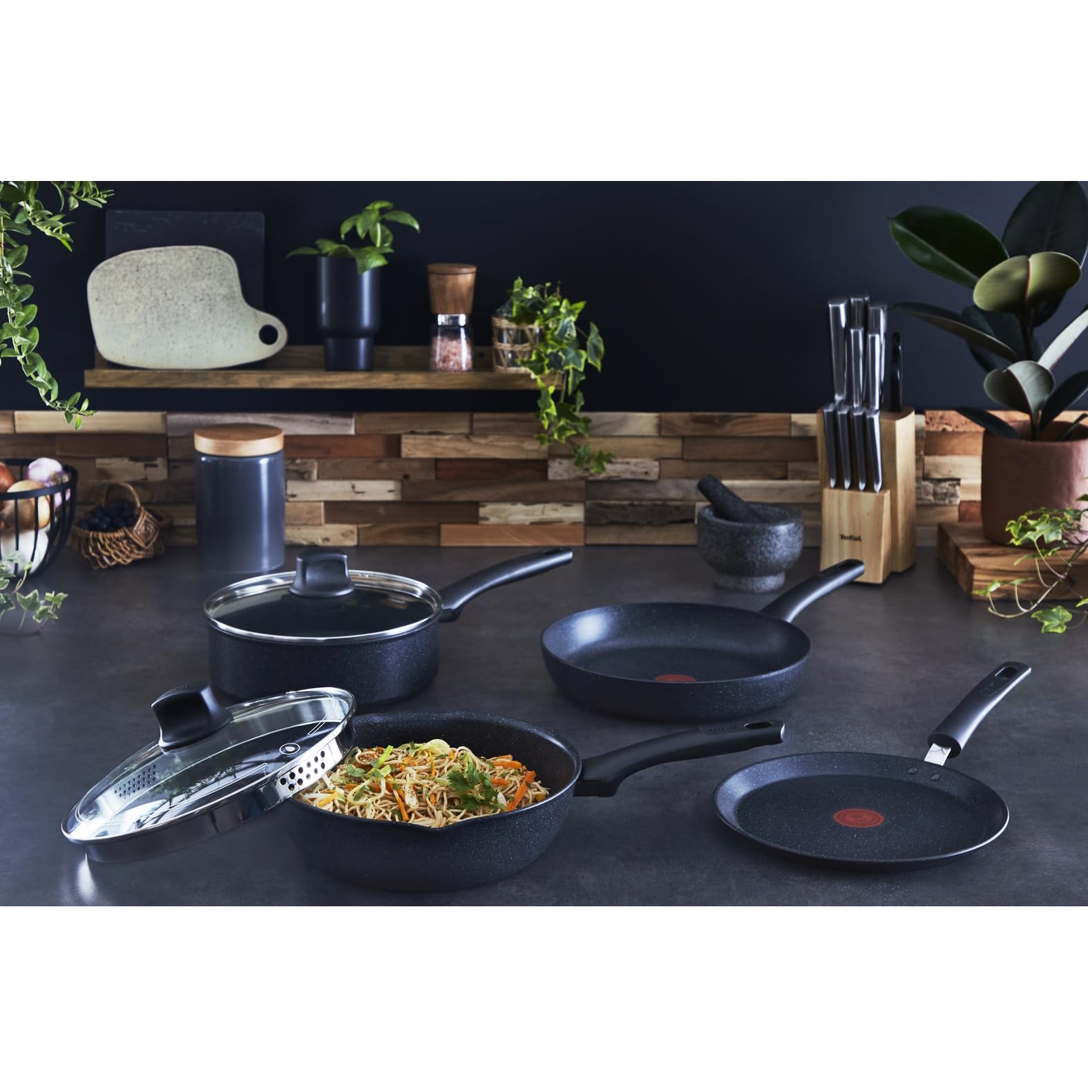 Tefal Black Stone Wokpfanne Induktion 28 cm, Mineralia+ Antihaftversiegelung, Thermo-Signal bei idealer Brattemperatur, gesund Kochen, für alle Herdarten geeignet, Stone-Effekt, schwarz, G28119