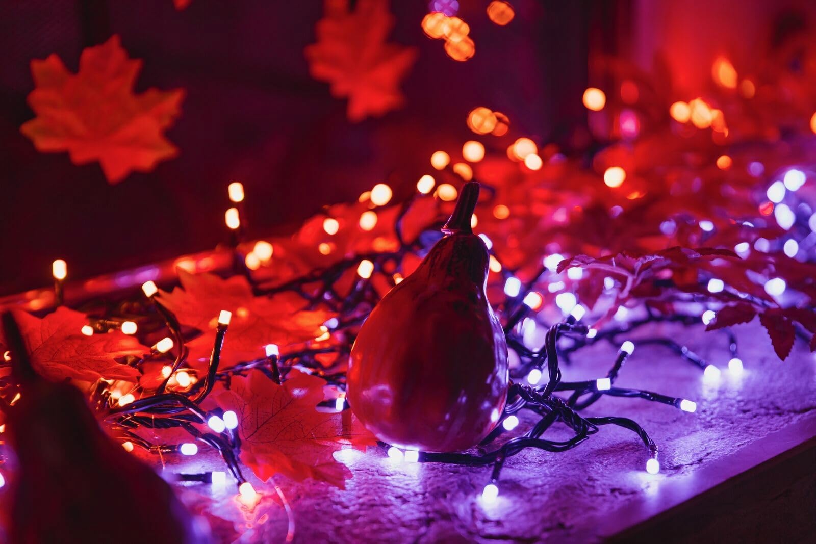 Twinkly Cluster 400 LED RGB+Bianco, Striscia Densa di Luci LED Esterno e Interno, Luci LED Smart Multicolore, Compatibile con Alexa e Google Home, Gaming, IP44, Controllo App, Filo Nero, 6m