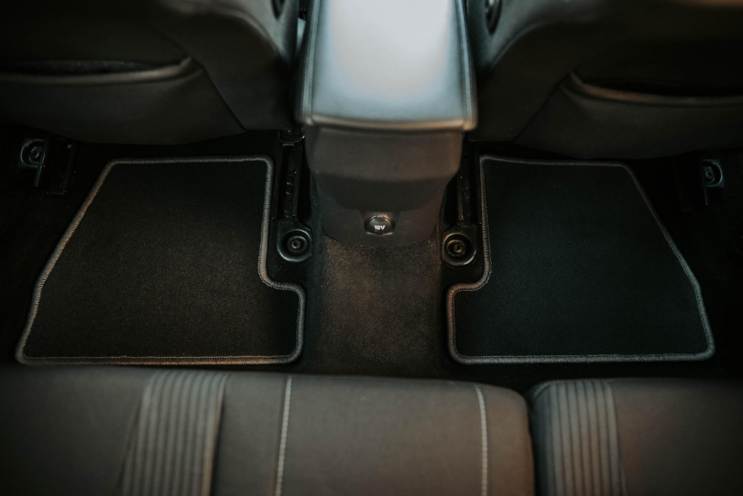 LUX dywaniki samochodowe welurowe kompatybilne z Chrysler Pacifica II 7os od 2017 - komplet 5 szt., grafitowe, ze wzmocnieniem