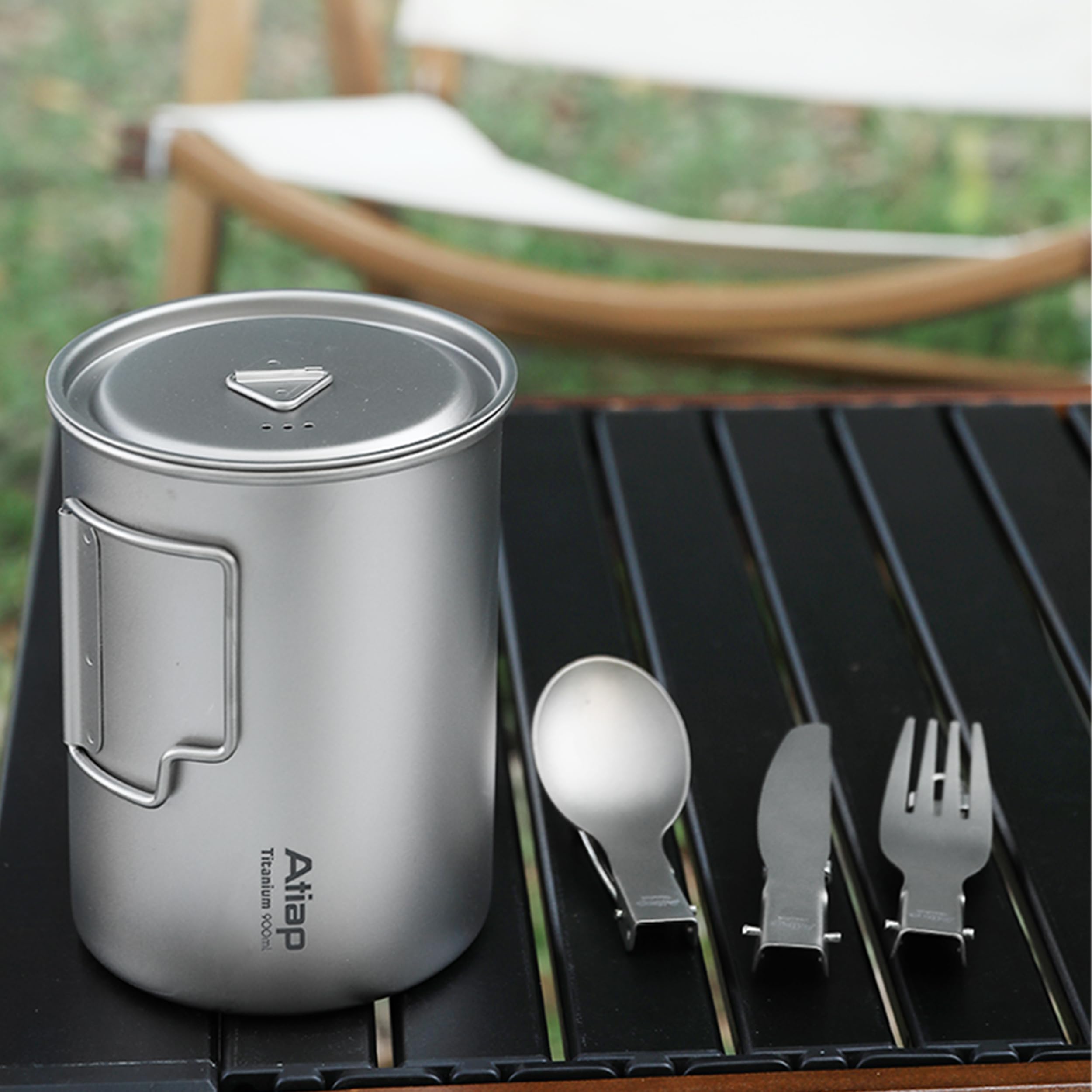Titan Camping Becher Topf 900ml mit Deckel & Klappbarem Besteck (Messer, Gabel, Löffel)