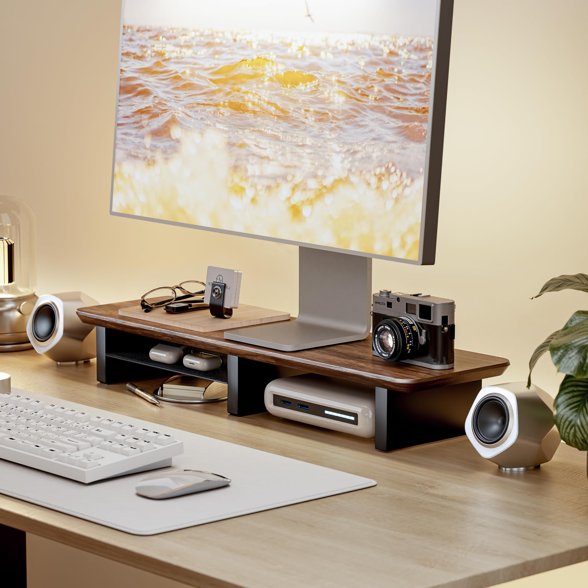 PEGZONE Rialzo per doppio monitor con ripiano in metallo integrato, grande ripiano da scrivania in legno di noce per 2 monitor/TV, ampio supporto per monitor lungo per scrivania, supporto per monitor