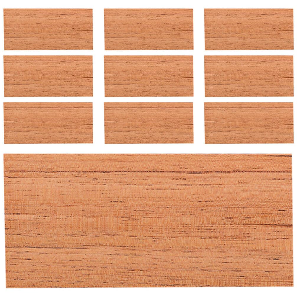 Albero Di Cedro Rosso Alto Con Trama Ampia E Corteccia Immagine Stock - Foto 7