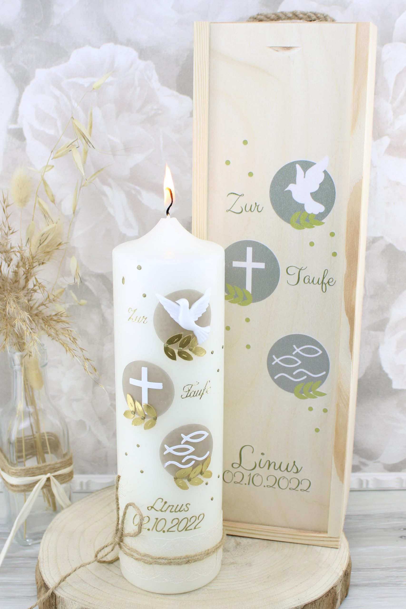 Set Taufkerze mit Kerzenbox Linus Junge oder Mädchen mit Name und Datum, individuell und handverziert 2375