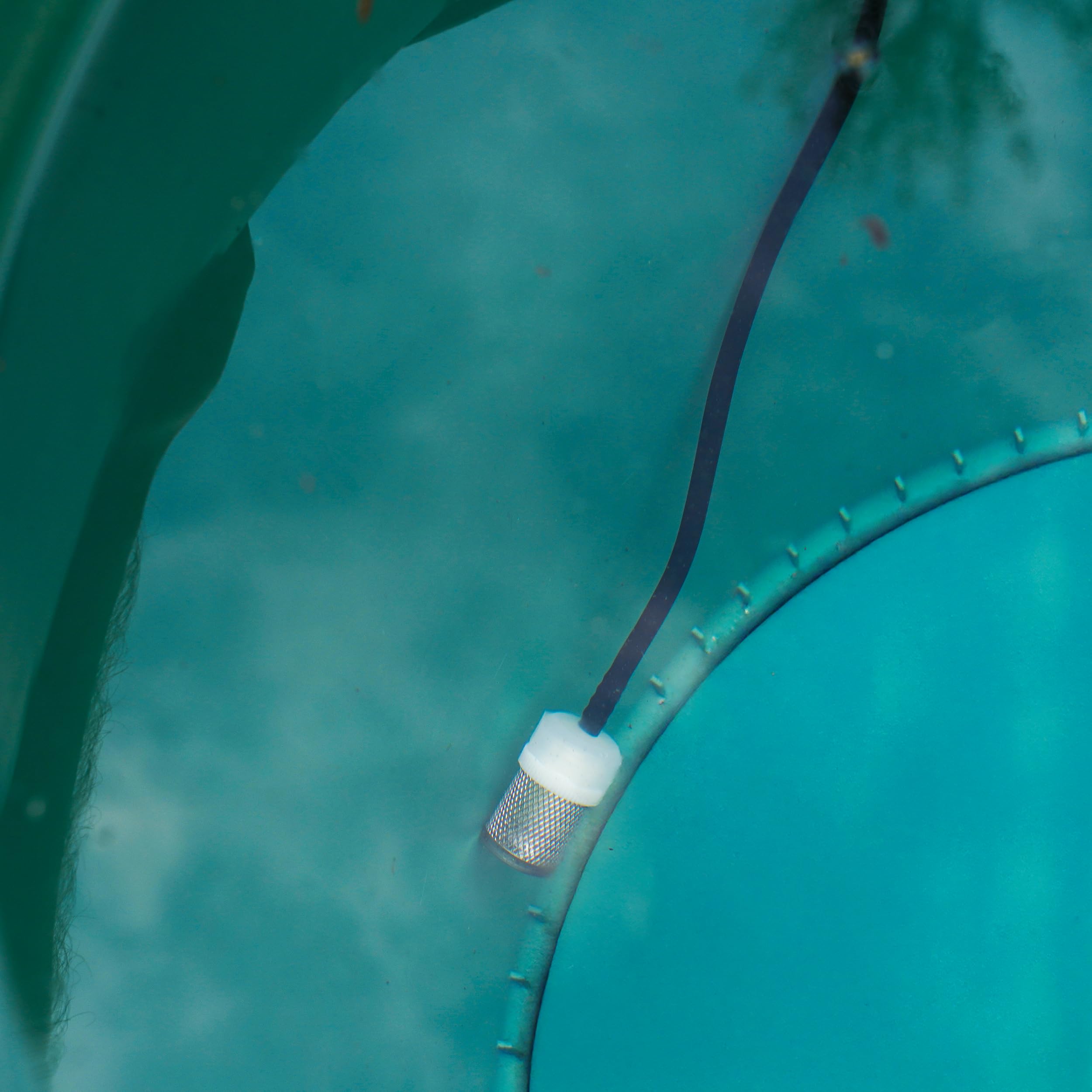 Esotec kompaktes Solar Bewässerungssystem Waterdrops 20 – Automatischer Bewässerungscomputer, 20 Wassertropfer, Timer, energieeffiziente Tropfbewässerung für Garten Balkon Beete & Pflanzgefäße 101129