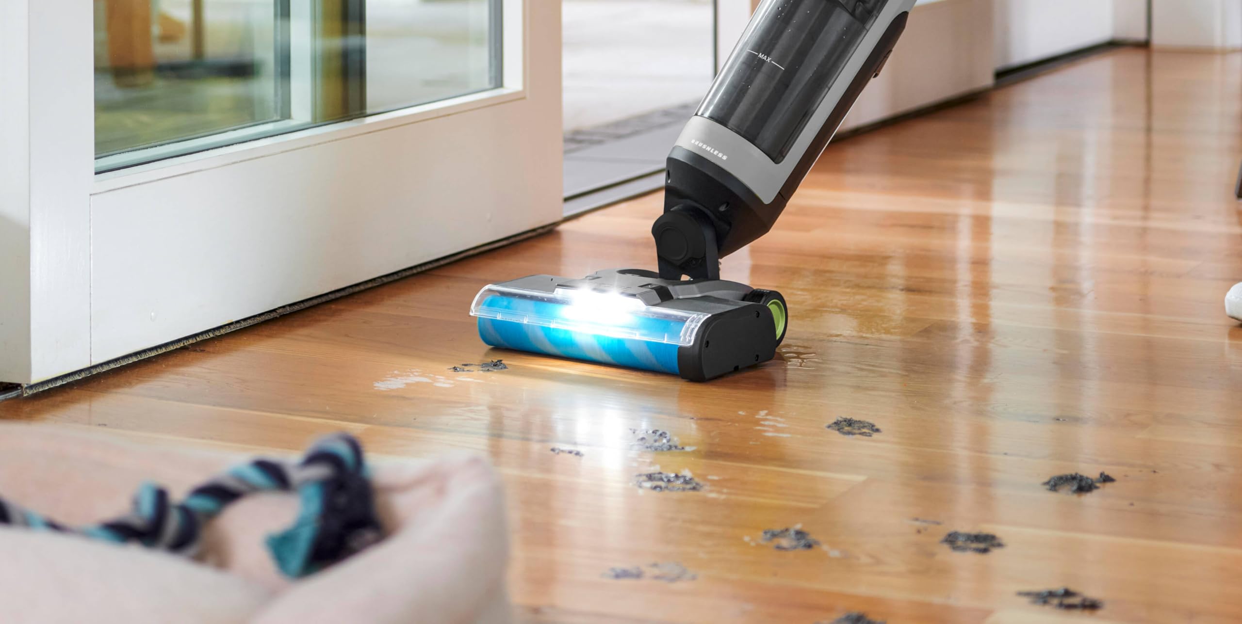 RYOBI Lavasciuga Pavimenti Senza Fili 18V 3-in-1, Doppio Serbatoio Acqua Pulita/Sporca, Motore Brushless, Batteria 4.0 Ah e Caricabatterie Inclusi, RASV18BL-1C40GL