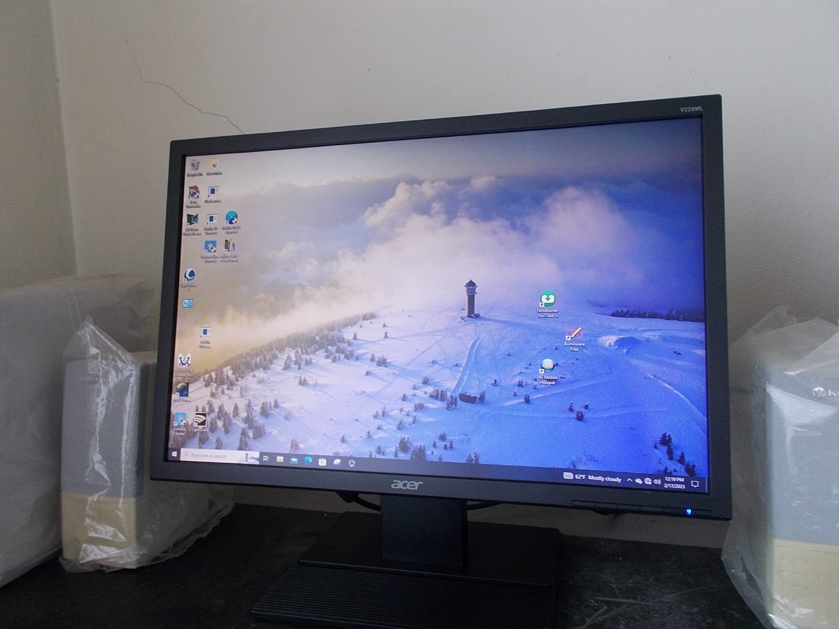 Acer V226WL 22in Widescreen LCD Monitor (Renewed) Electronics
