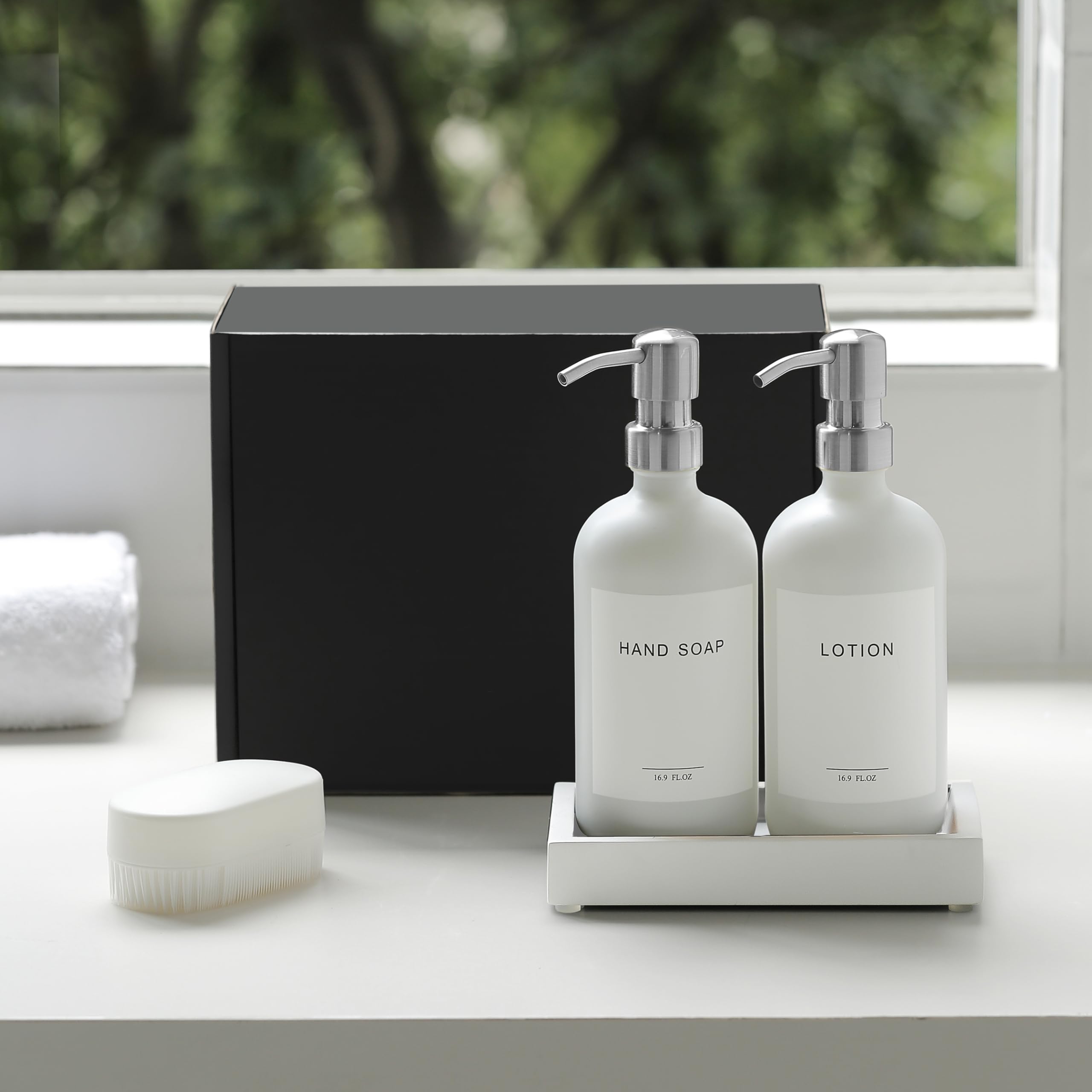 Dispenser di sapone in vetro con pompa e vassoio per cemento, dispenser di sapone vintage per bagno e cucina, set con etichette impermeabili per sapone per piatti, sapone per le mani, lozioni (bianco