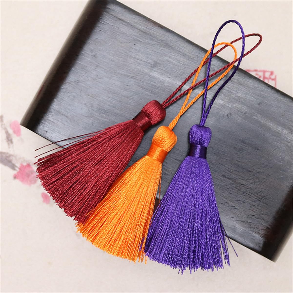 10 Pezzi Nappe Mini Setose da 5 cm, Nappe Colorate con Frange, Segnalibri, Nastri a Nappa, Nastri per Lavoretti, Nastri a Nappa Fatti a Mano per Lavoretti Fai da Te (Nero)