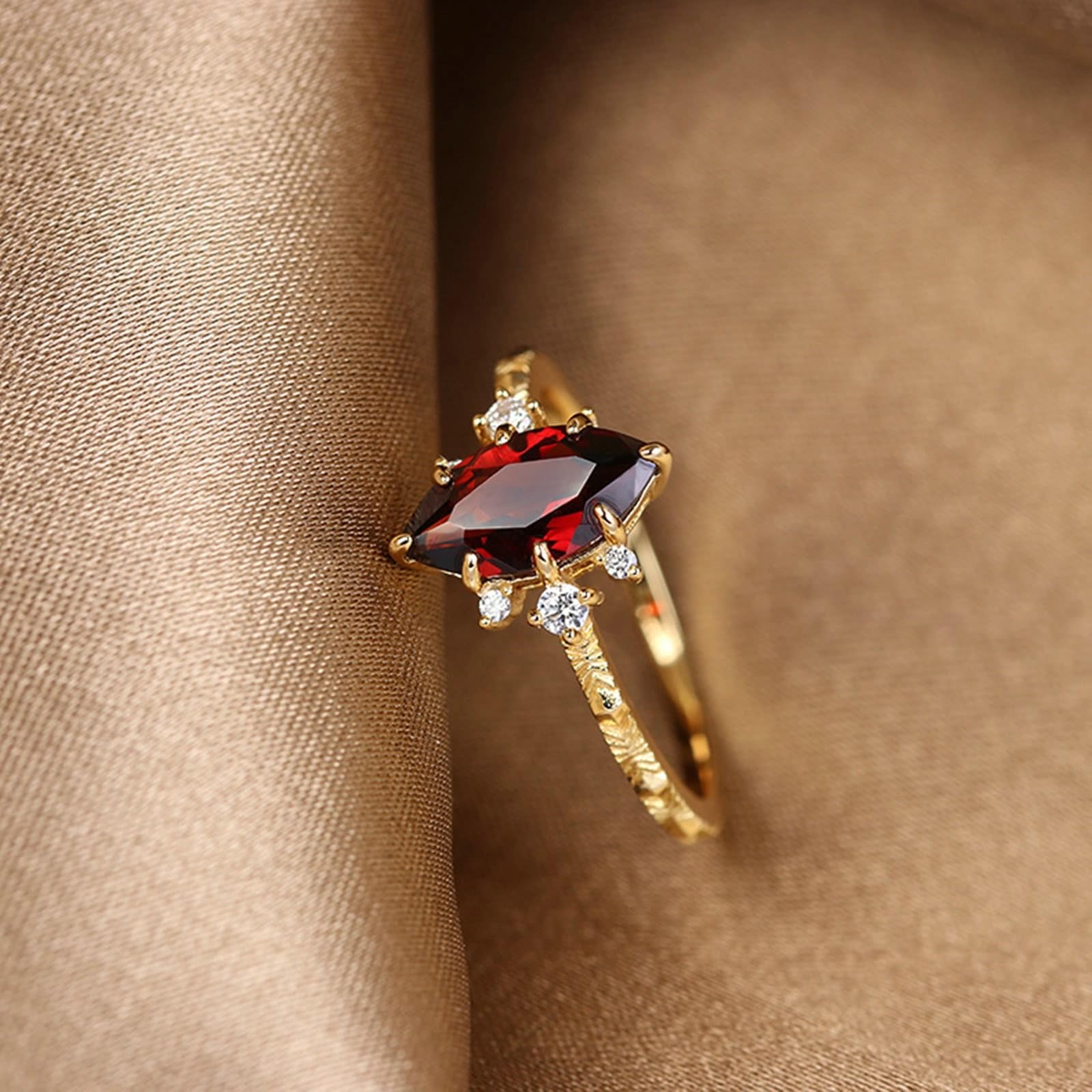 Anillos de la amistad de oro 9 K/14K/18K con marquesa granate, forma clásica