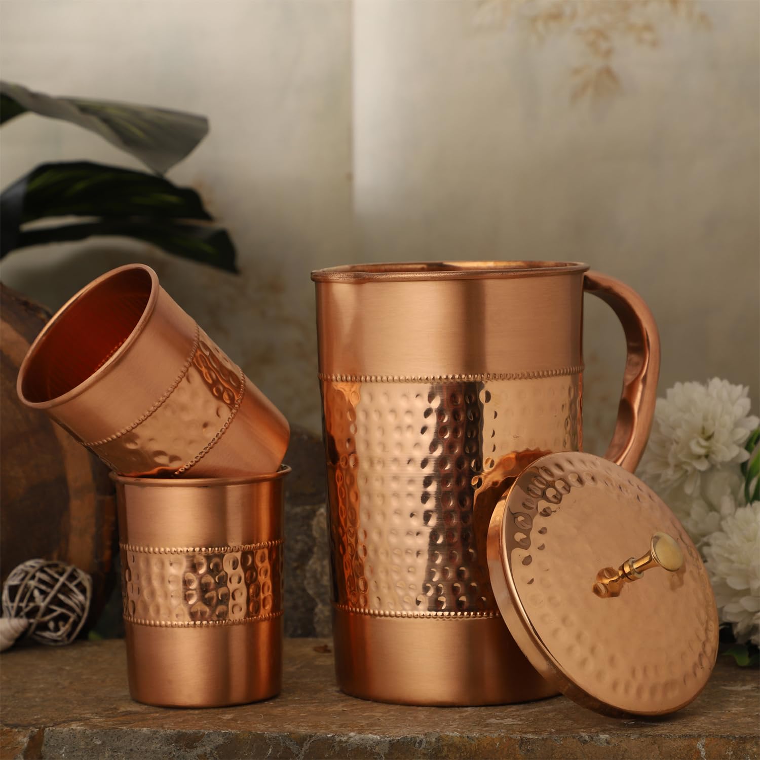 Carafe à eau en cuivre pur avec 2 gobelets en cuivre (martelé et motif uni) pour les bienfaits de la santé ayurvédique (avec verre droit)