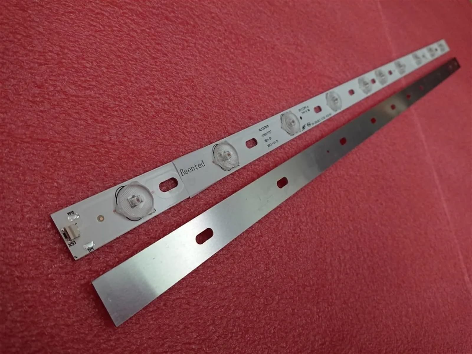 Striscia di retroilluminazione a LED Compatibile for TV KL32GT618 DNS K32D619 Supra STV-LC32T410WL Philco Ph32s61dg Ph32s61 35017727(2pcs for 1 TV)
