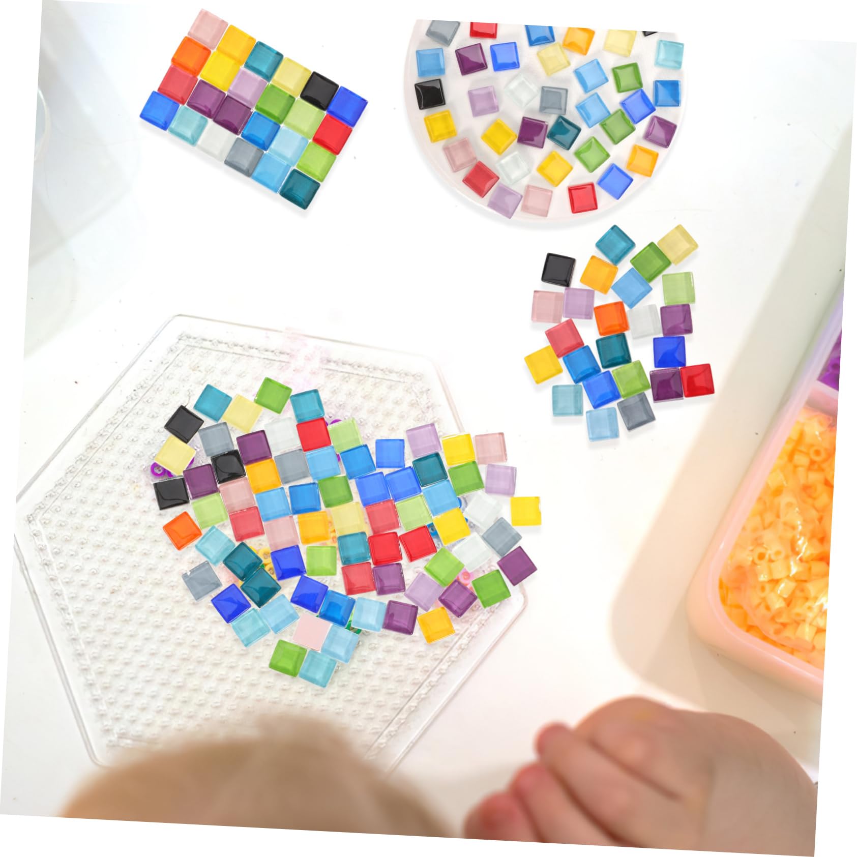 Housoutil Azulejos de Mosaico de Vidrio para Manualidades, Compartimentos, Aprox 1100 Piezas, Colores Vivos, Adecuado para Posavasos y Macetas