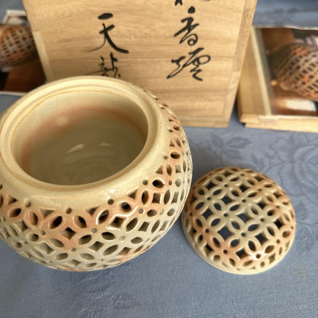 萩焼　香炉　作家作品　在銘　共箱　共布 　　　c3117 萩焼 香炉 作家作品 在銘 共箱 共布 c3117 萩焼 香炉 作家作品