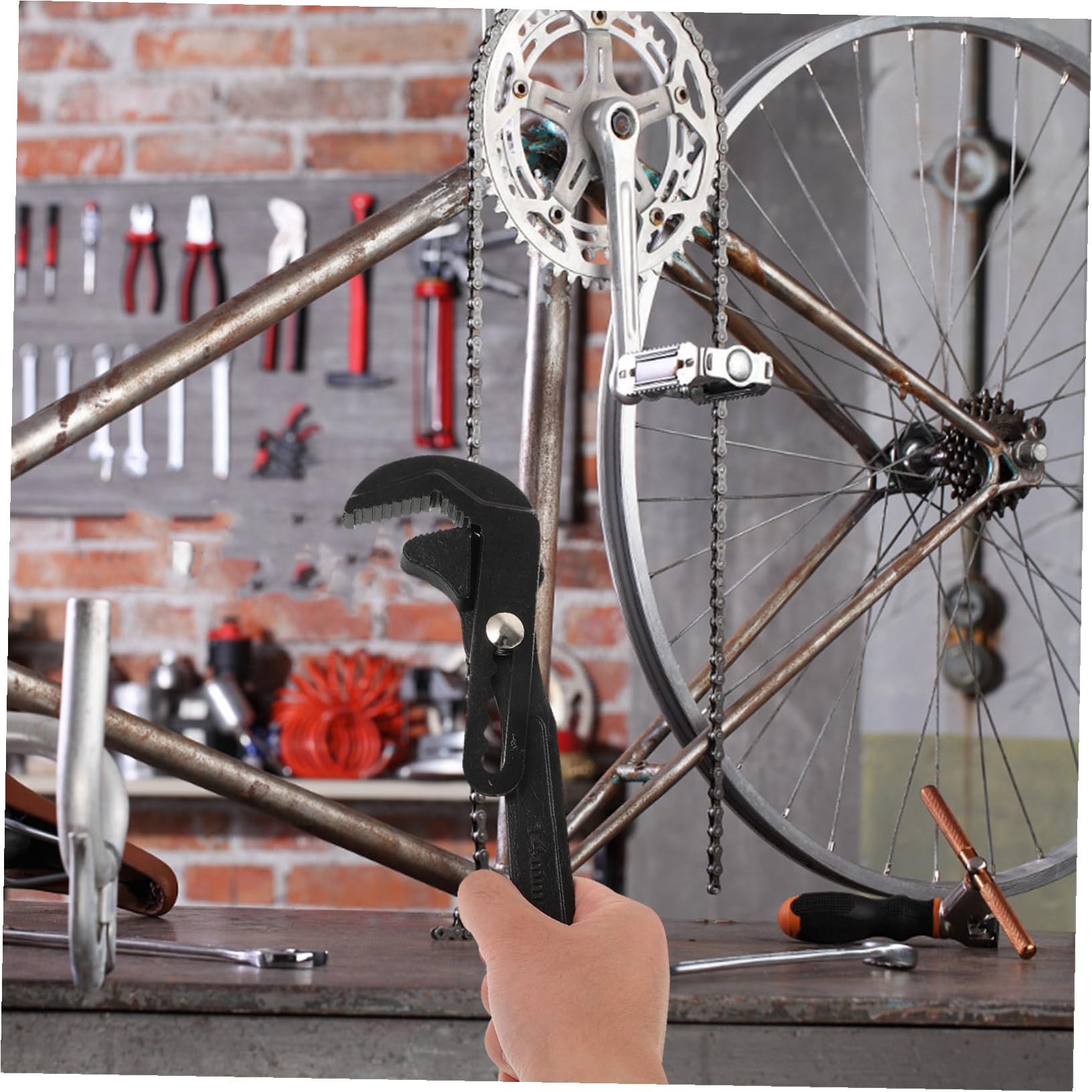 Llave Ajustable de Fontanería Multifuncional Apertura Regulable para Tuberías de Varios Herramienta Profesional para Baño y Fontanería Mango para Fácil Manejo y Transporte