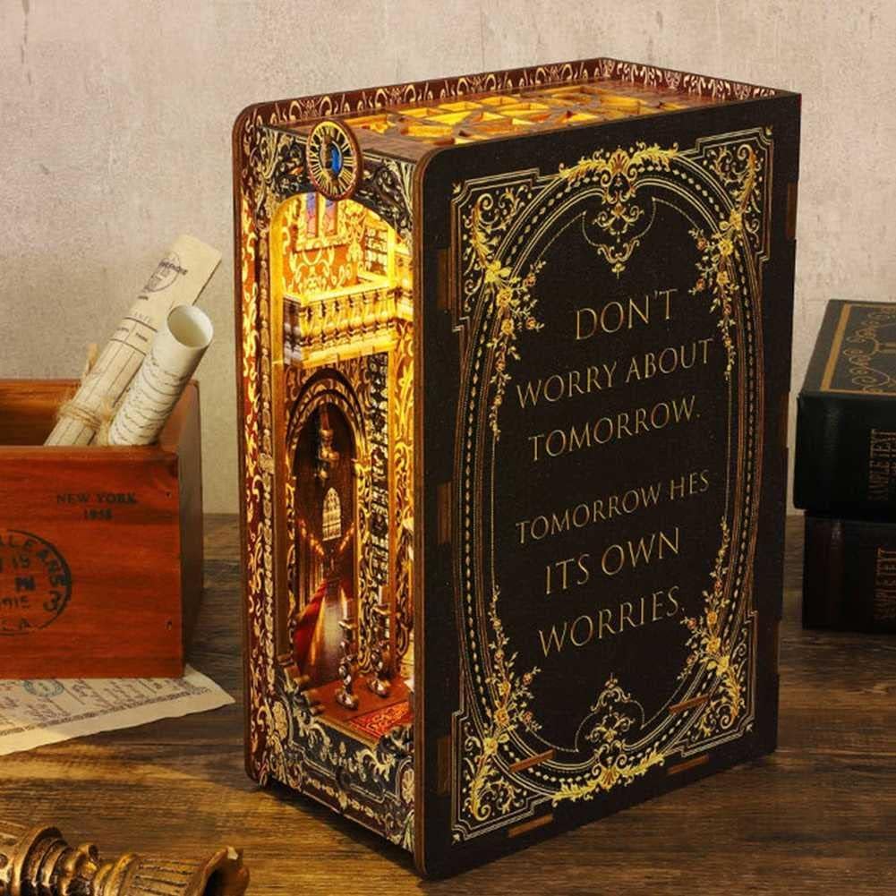 Model edukacyjny Book Nook Alley World Wkładka na półkę na książki Kącik na książki z instrukcją montażu i oświetleniem LED oraz wykwintnym opakowaniem na kreatywne prezenty urodzinowe lub świąteczne