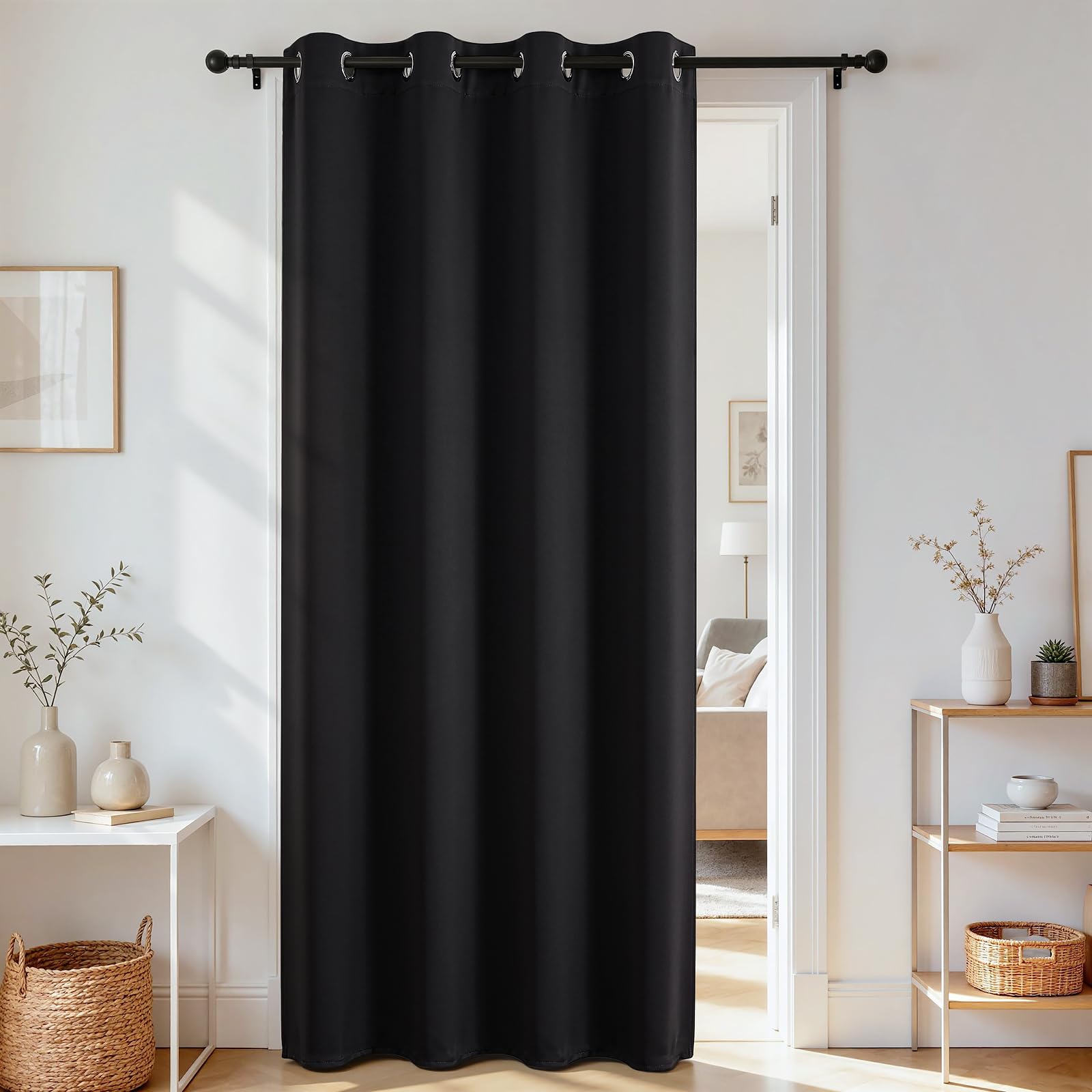 Rideaux occultants haut de gamme au tissu lourd noir et finitions soignées à œillets