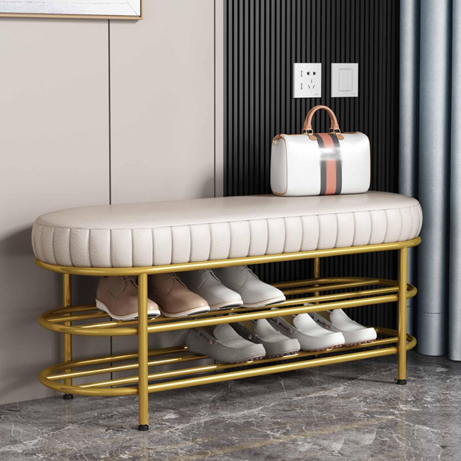 Étagère à chaussures et banc rembourré en velours blanc pour optimiser les petits espaces