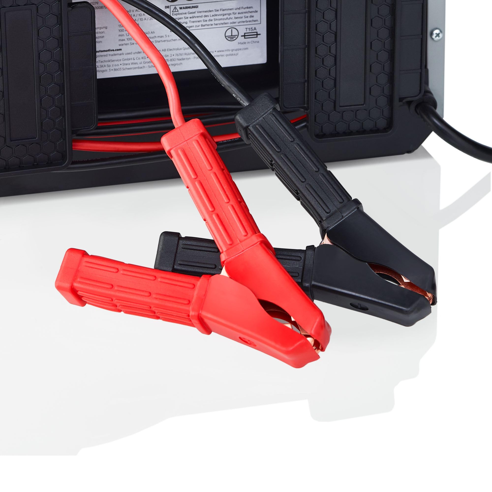 AEG Batterieladegerät CW20, für 6/12 V Batterien, 20A, automatische Ladefunktion, umfangreicher Sicherungsschutz, Erhaltungsfunktion, Ladestatusanzeige in Prozent, LED-Display