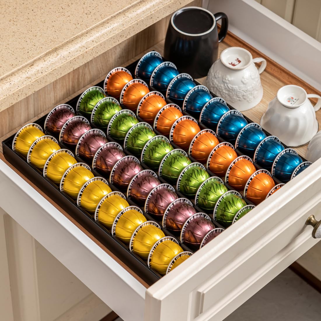 nespresso vertuo kapsel aufbewahrung FlagShip Kapselhalter Schubladeneinsatz für Theke, Nespresso- Aufbewahrung, Vertuo Pod-Organizer, schwarzes Metall (50 Kapseln) Küche, Haushalt & Wohnen Fachteiler 10 Ideen für die Farbenauswahl:Grau mit schwarzem Deckel