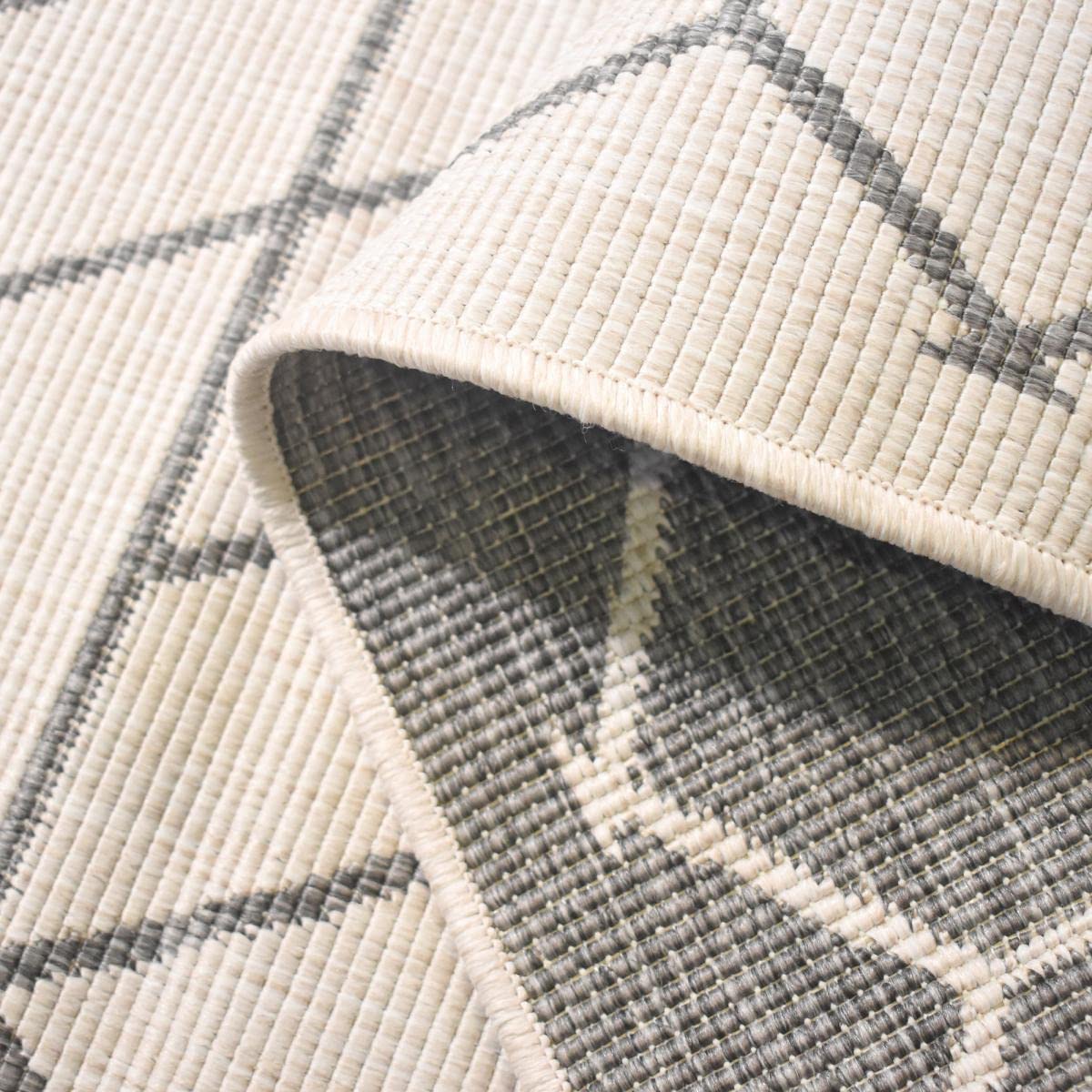UnAmourDeTapis Tapis Exterieur, 120 X 170 Cm, Motif Géométrique Graphique, Argent, Écru, Tissage Kilim Réversible, Fabriqué en Belgique, pour Terrasse Jardin, 6366