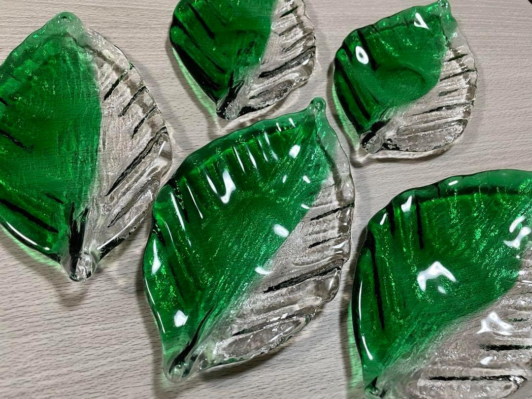 葉っぱ リーフ 形 手作りガラス 皿 プレート クリアな色が爽やかな